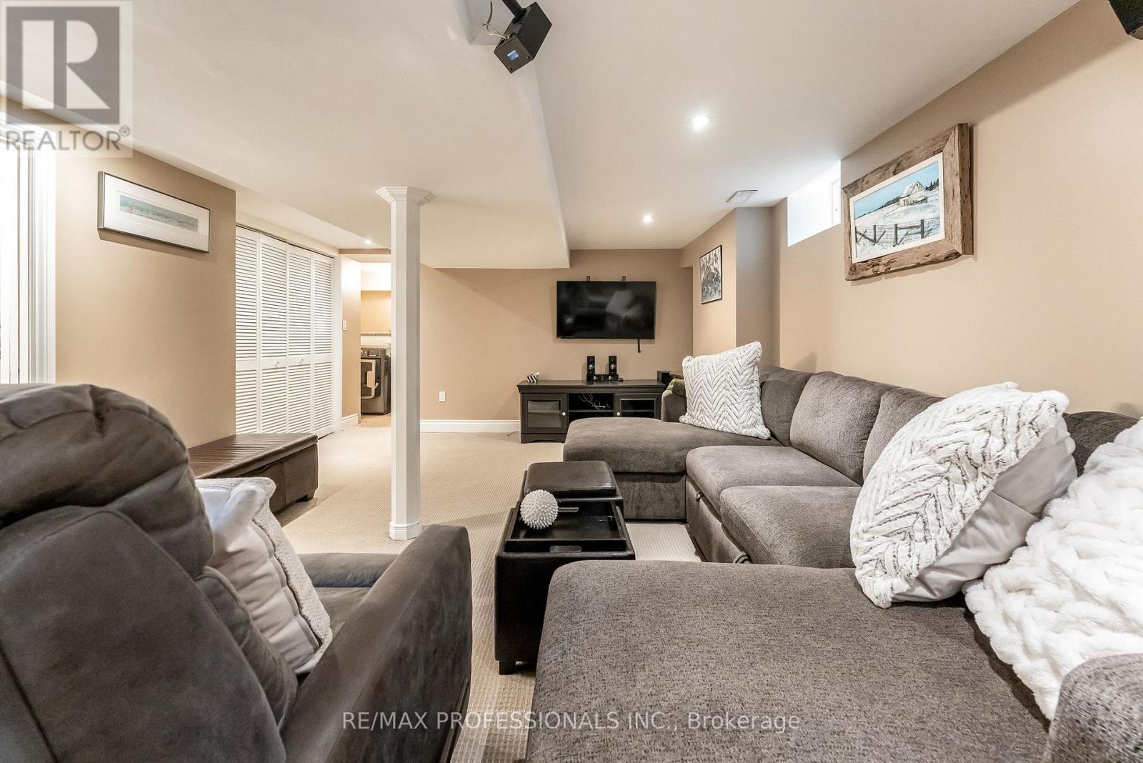 37 Lavinia Avenue, Toronto, Ontario  M6S 3H9 - Photo 34 - W12476858