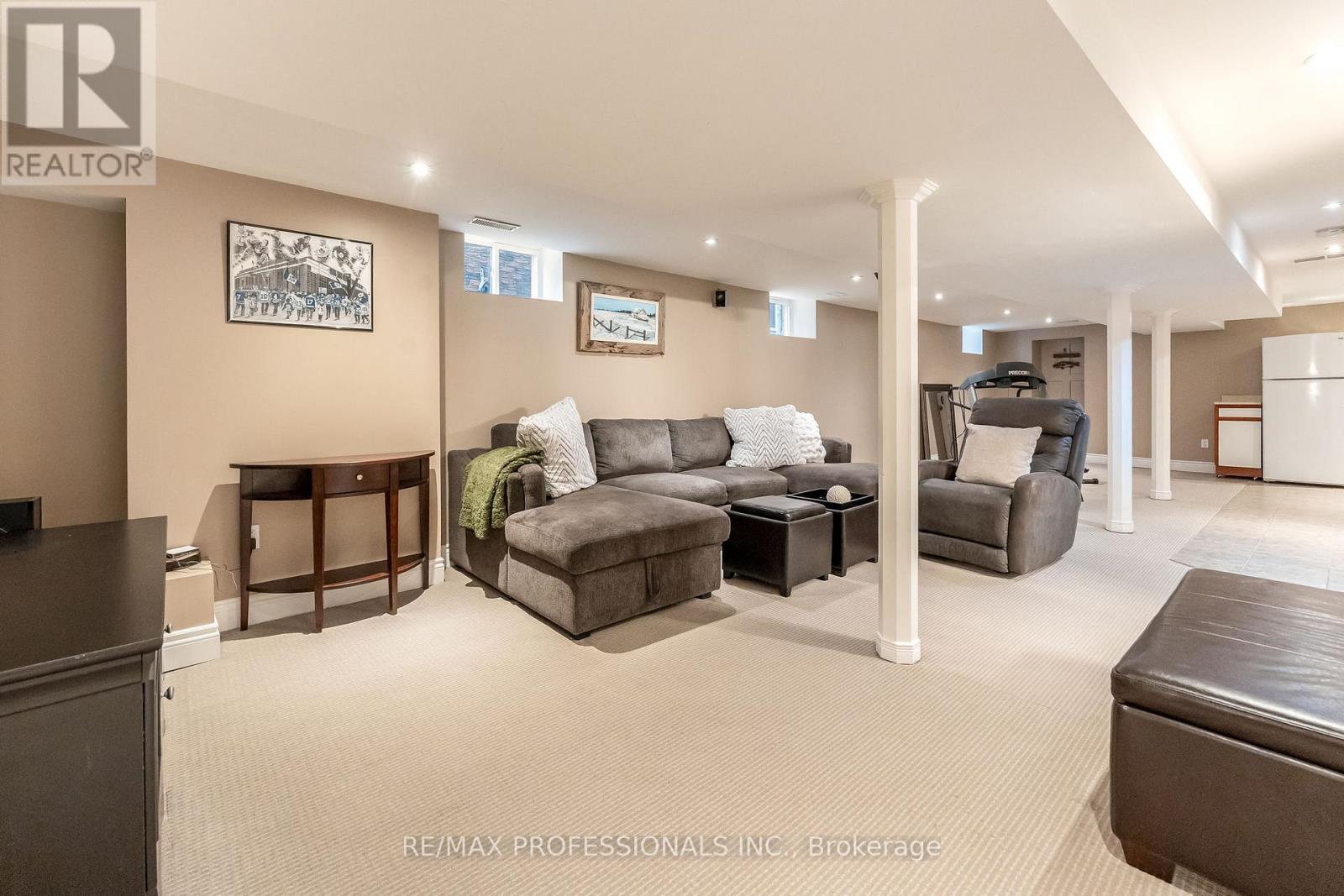 37 Lavinia Avenue, Toronto, Ontario  M6S 3H9 - Photo 36 - W12476858