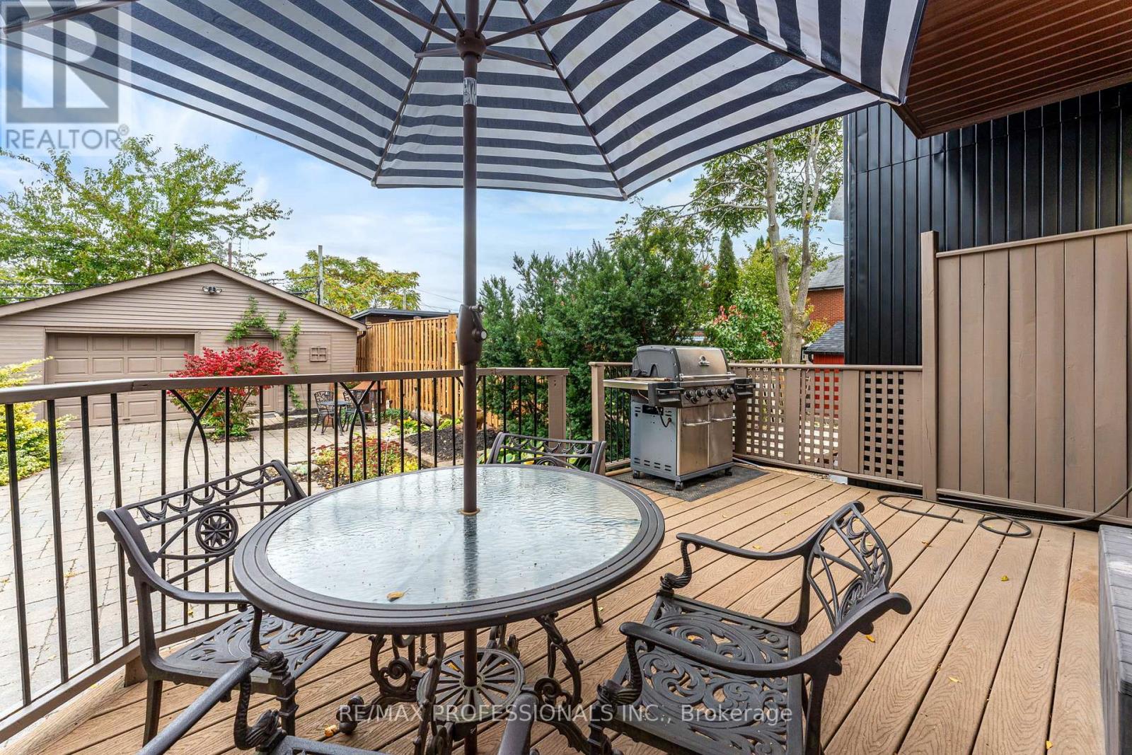 37 Lavinia Avenue, Toronto, Ontario  M6S 3H9 - Photo 42 - W12476858