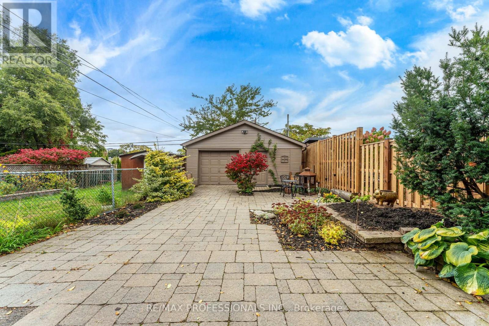 37 Lavinia Avenue, Toronto, Ontario  M6S 3H9 - Photo 44 - W12476858
