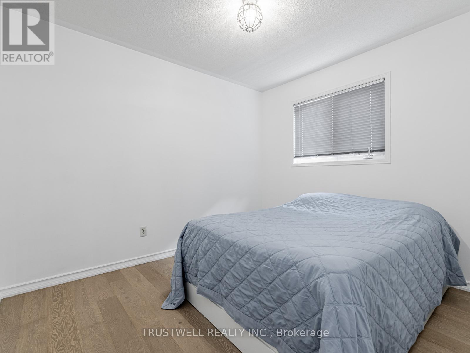 127 Torbarrie Road, Toronto, Ontario  M3L 1G8 - Photo 11 - W12476861
