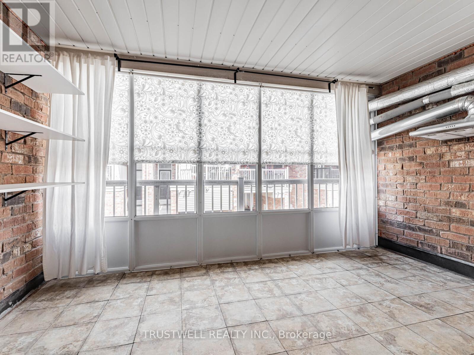 127 Torbarrie Road, Toronto, Ontario  M3L 1G8 - Photo 15 - W12476861