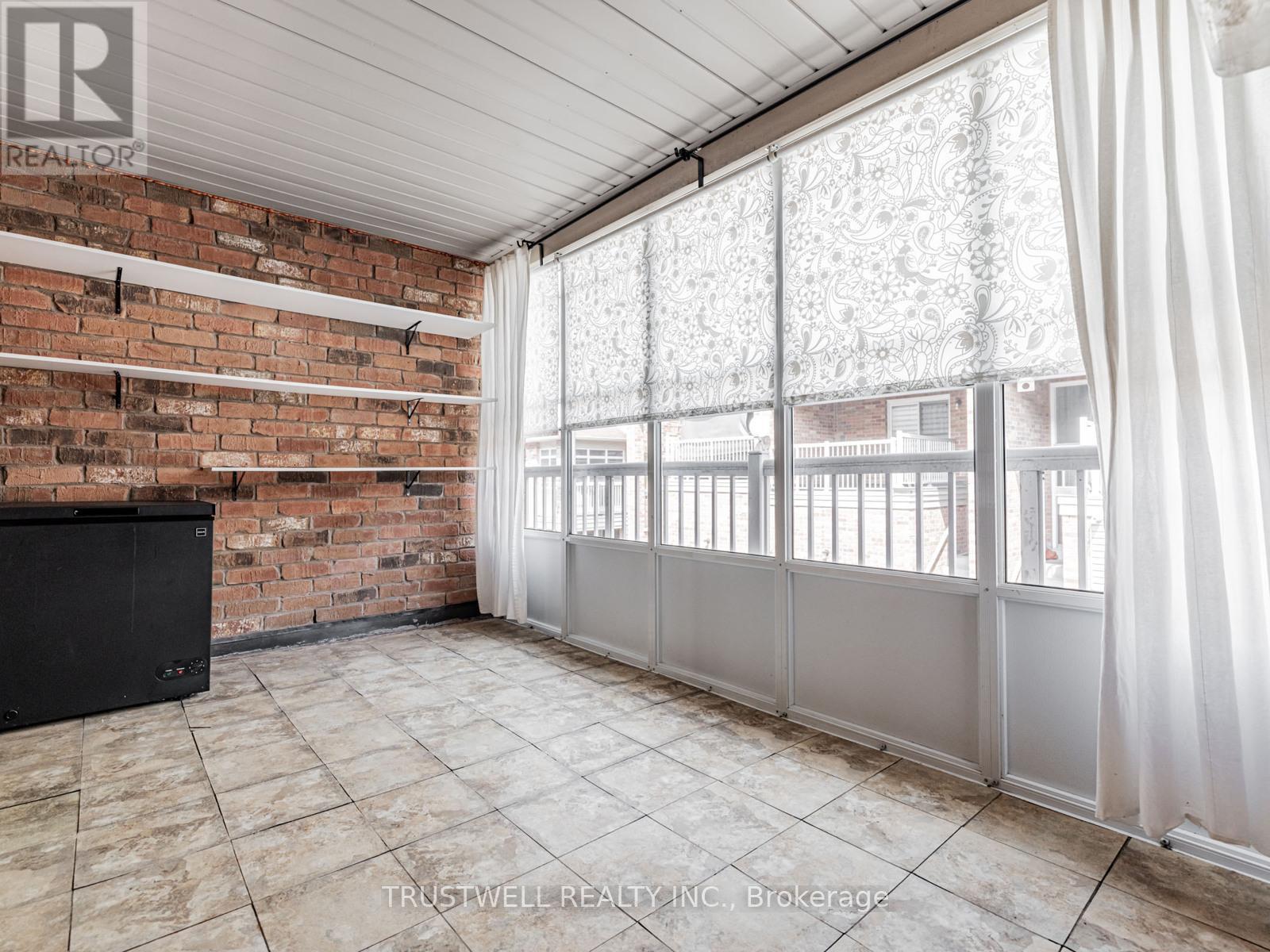 127 Torbarrie Road, Toronto, Ontario  M3L 1G8 - Photo 16 - W12476861