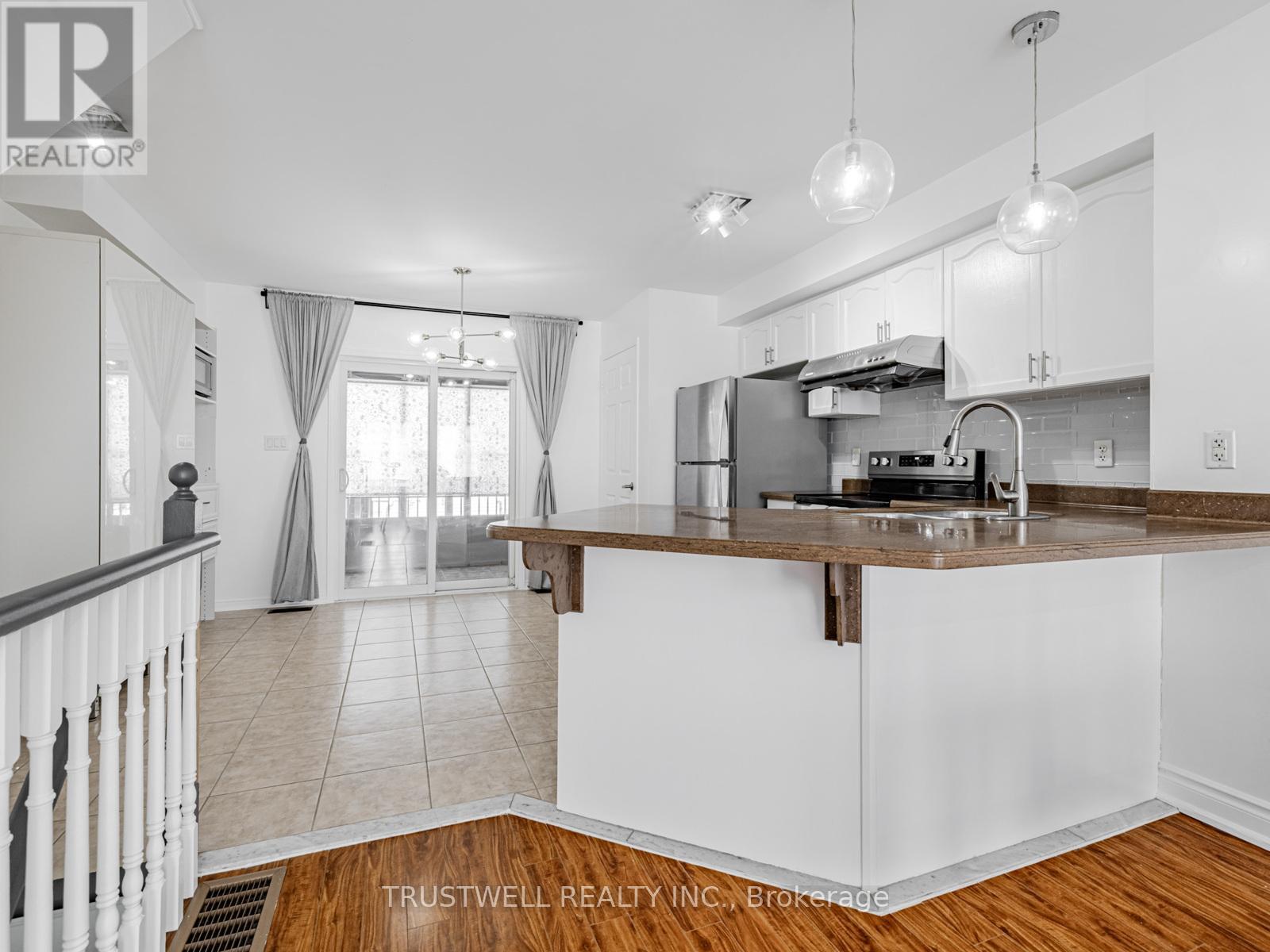 127 Torbarrie Road, Toronto, Ontario  M3L 1G8 - Photo 5 - W12476861