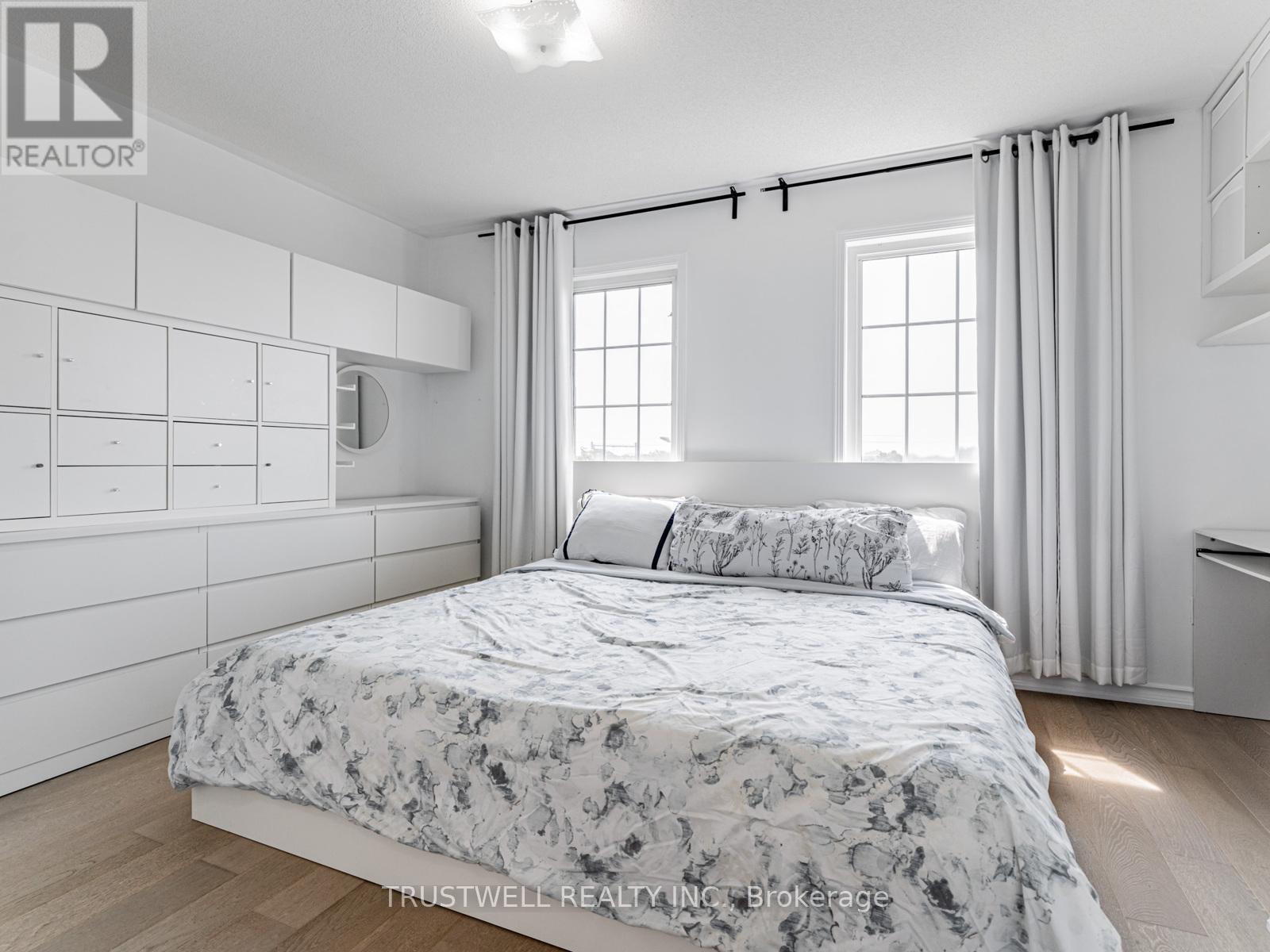 127 Torbarrie Road, Toronto, Ontario  M3L 1G8 - Photo 9 - W12476861