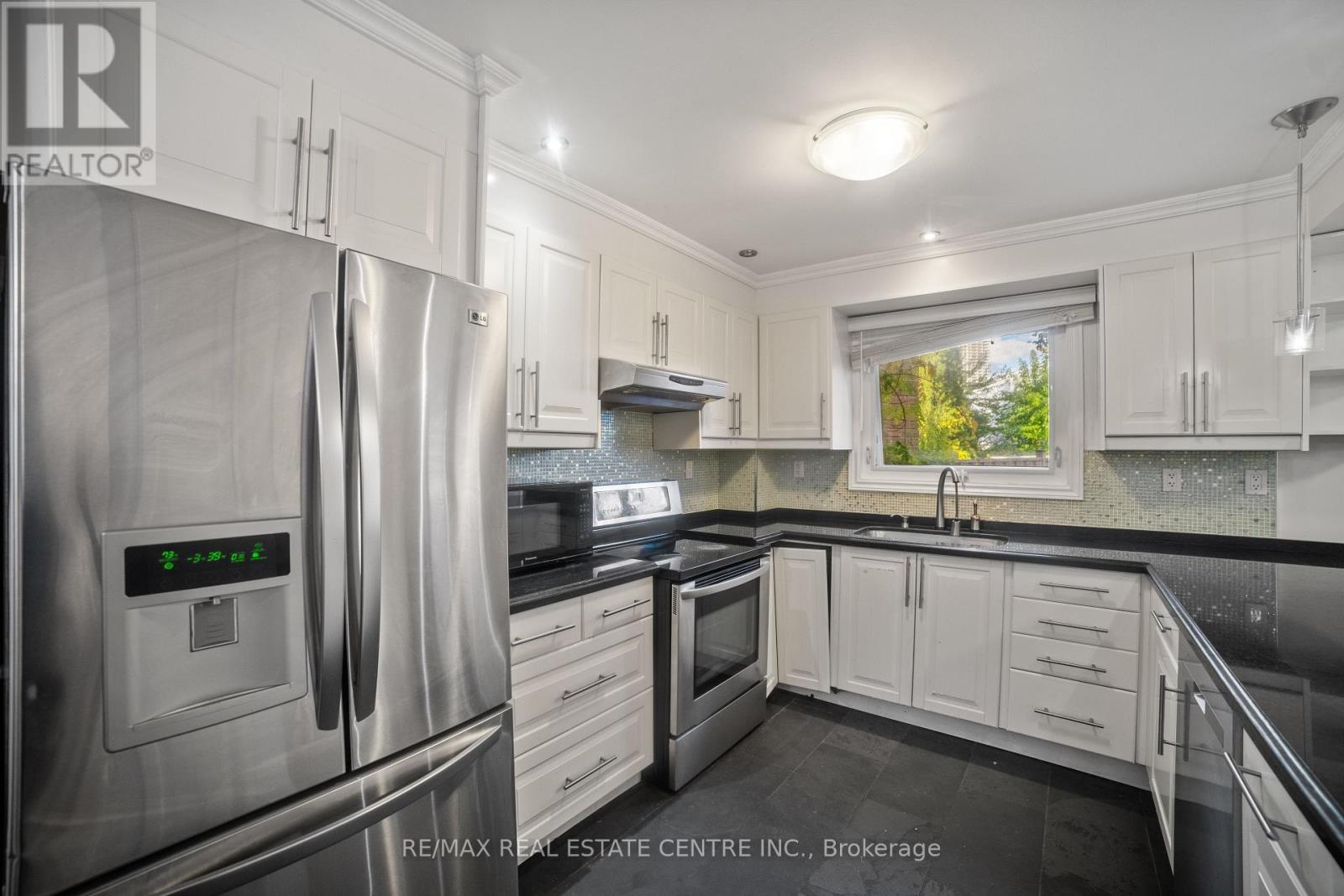 4263 Sugarbush Road, Mississauga, Ontario  L5B 2X6 - Photo 3 - W12476877