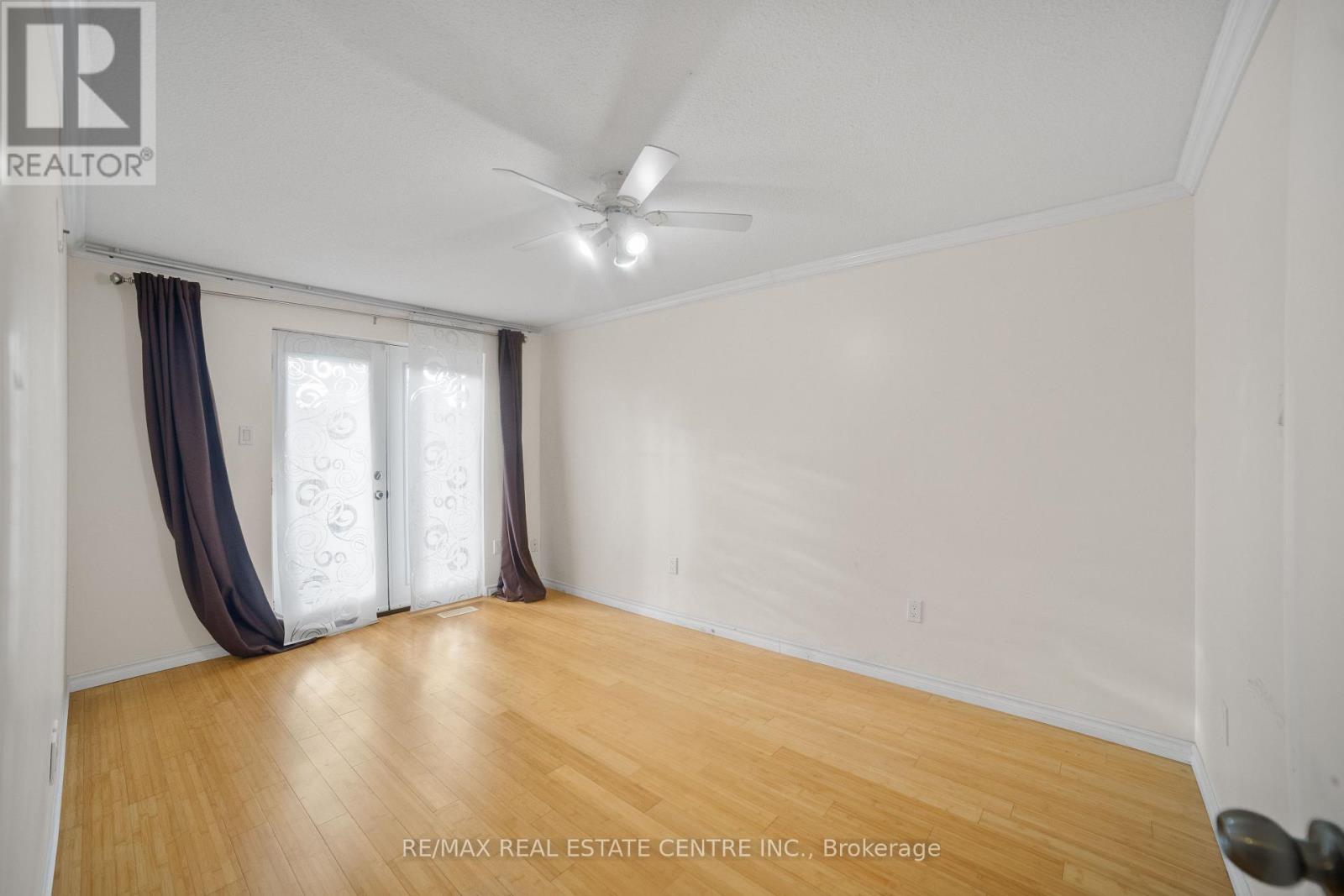 4263 Sugarbush Road, Mississauga, Ontario  L5B 2X6 - Photo 5 - W12476877