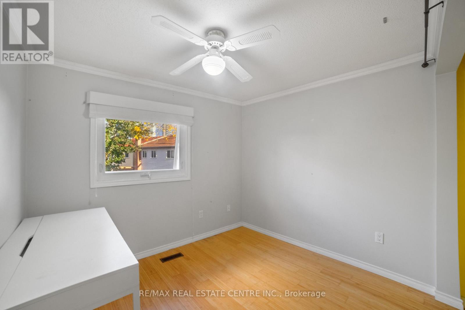 4263 Sugarbush Road, Mississauga, Ontario  L5B 2X6 - Photo 9 - W12476877