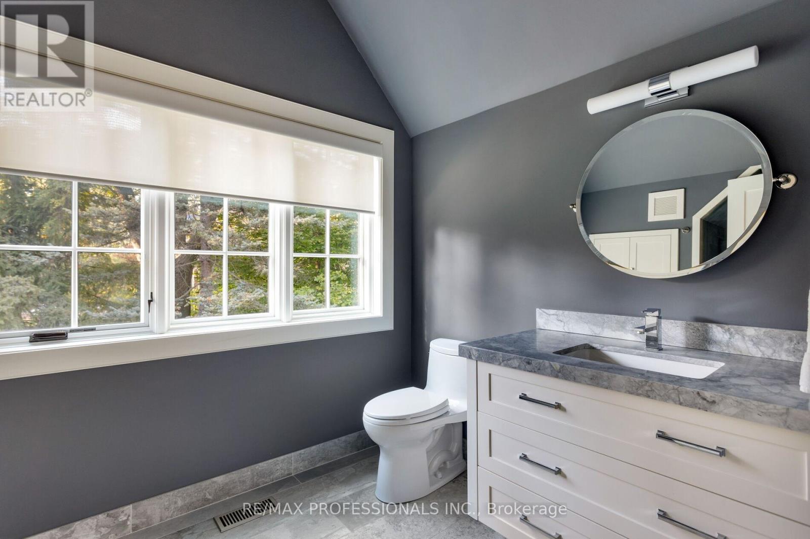 43 The Kingsway, Toronto, Ontario  M8X 2S9 - Photo 22 - W12476896
