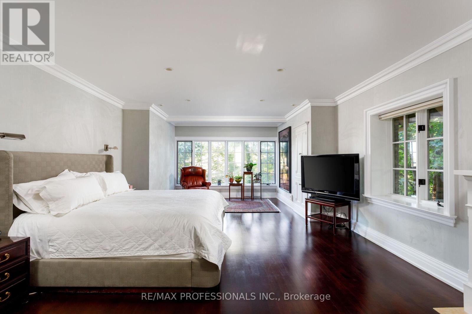 43 The Kingsway, Toronto, Ontario  M8X 2S9 - Photo 32 - W12476896