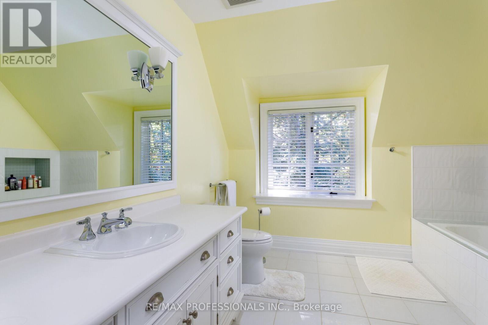 43 The Kingsway, Toronto, Ontario  M8X 2S9 - Photo 39 - W12476896