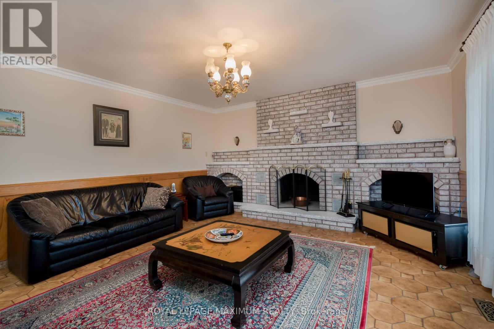 119 Glen Long Avenue, Toronto, Ontario  M6B 2M4 - Photo 11 - W12476922