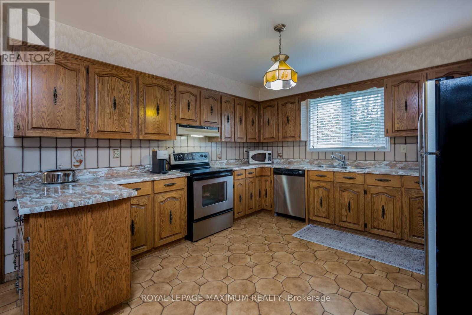 119 Glen Long Avenue, Toronto, Ontario  M6B 2M4 - Photo 12 - W12476922