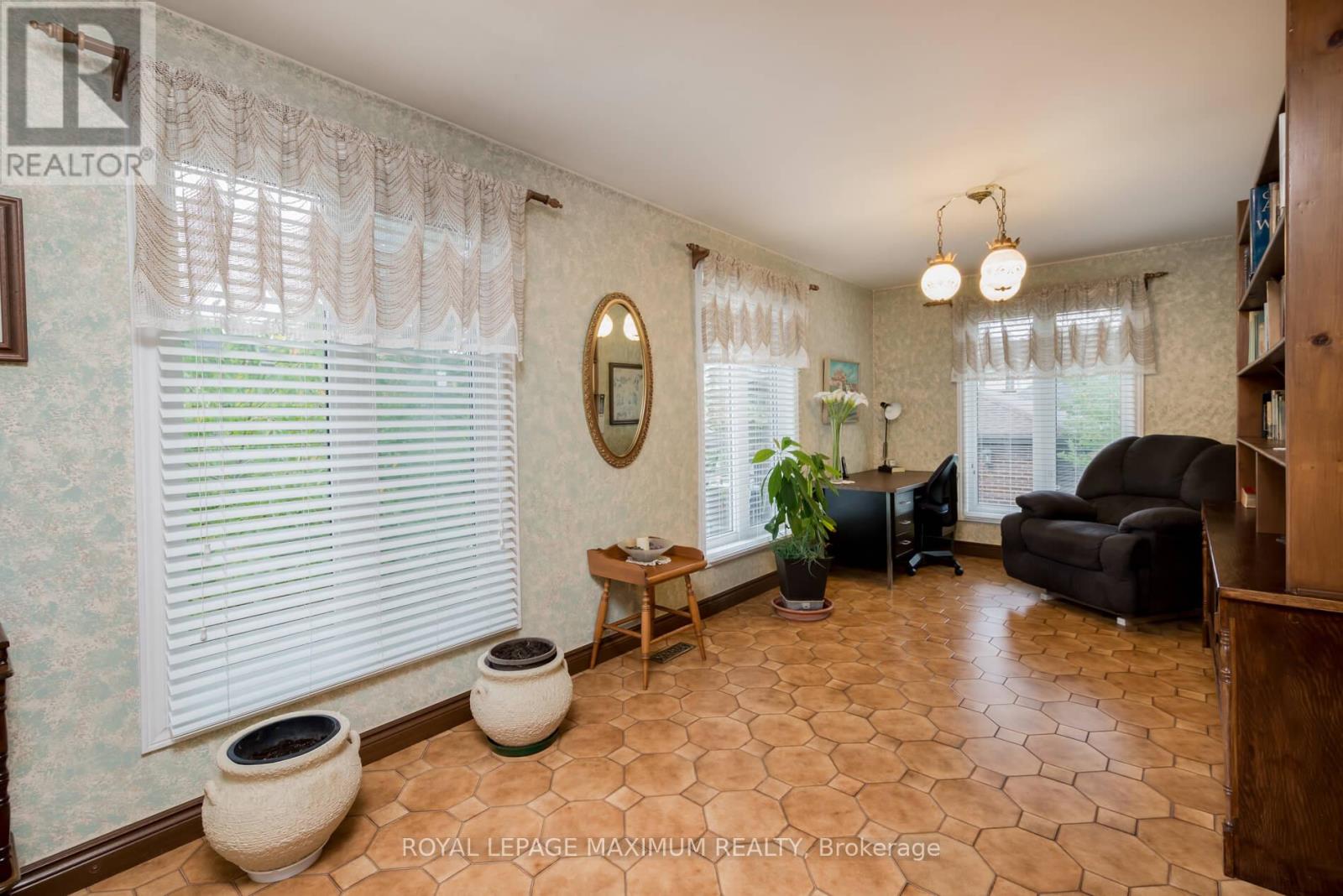 119 Glen Long Avenue, Toronto, Ontario  M6B 2M4 - Photo 15 - W12476922