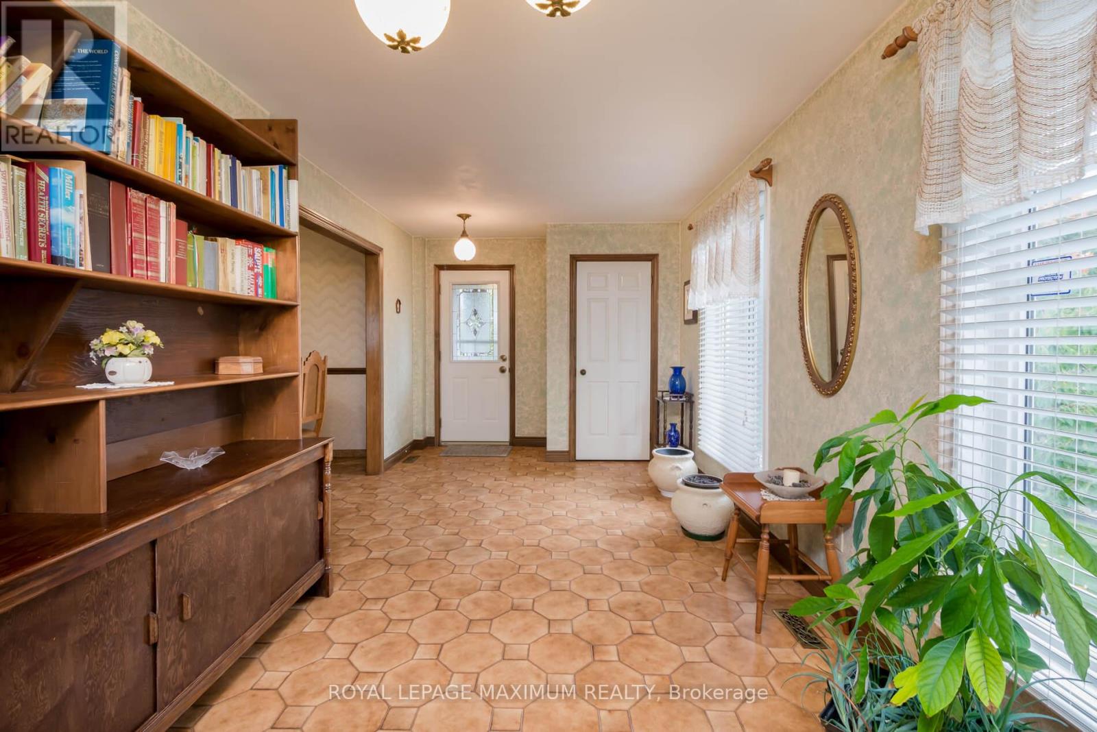 119 Glen Long Avenue, Toronto, Ontario  M6B 2M4 - Photo 16 - W12476922