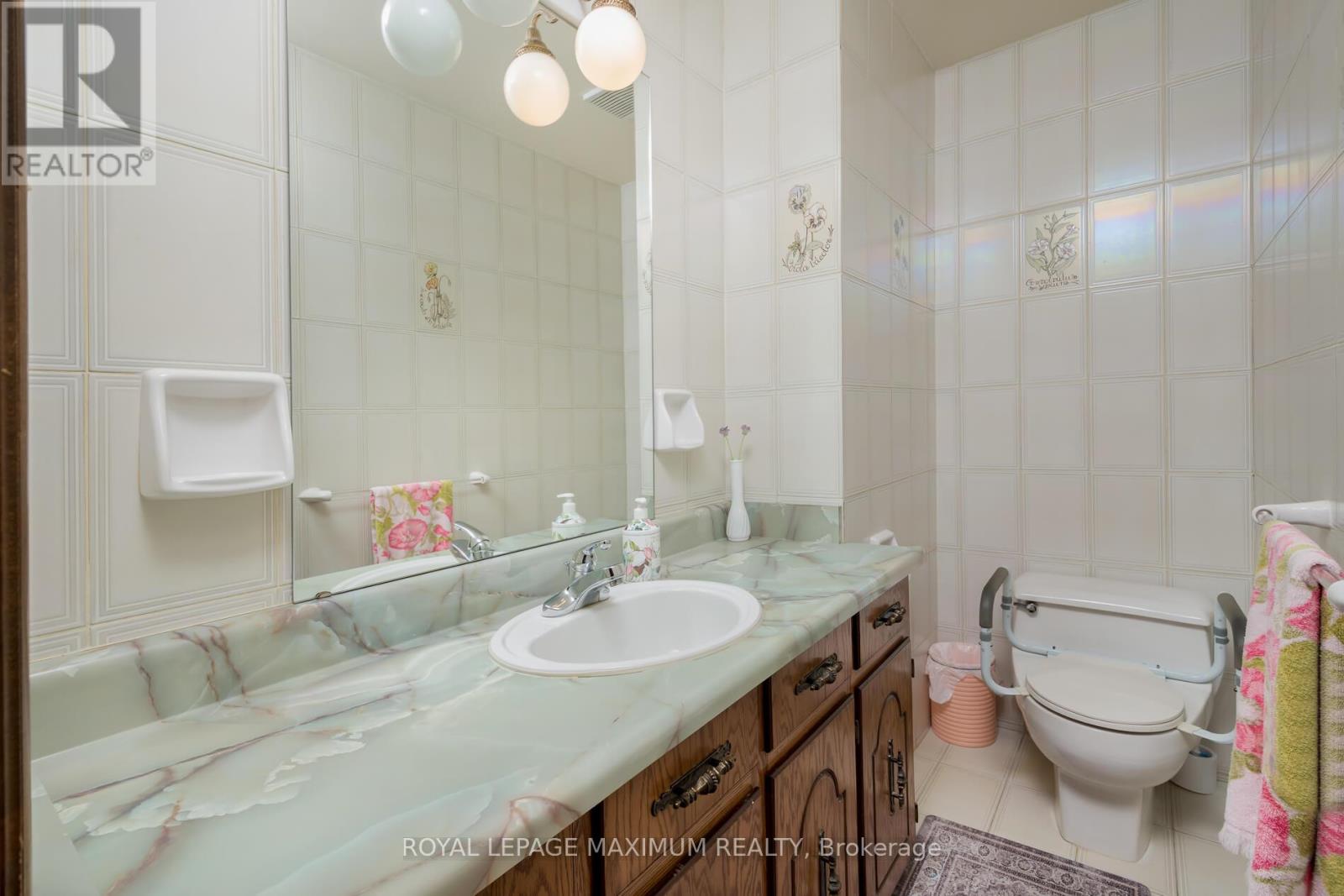 119 Glen Long Avenue, Toronto, Ontario  M6B 2M4 - Photo 17 - W12476922