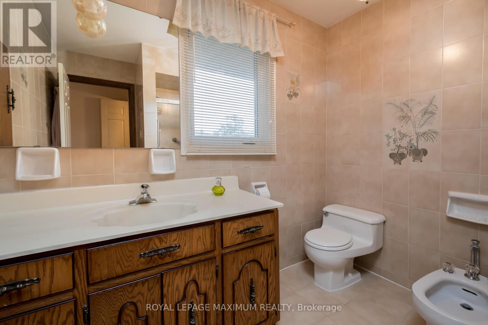 119 Glen Long Avenue, Toronto, Ontario  M6B 2M4 - Photo 23 - W12476922