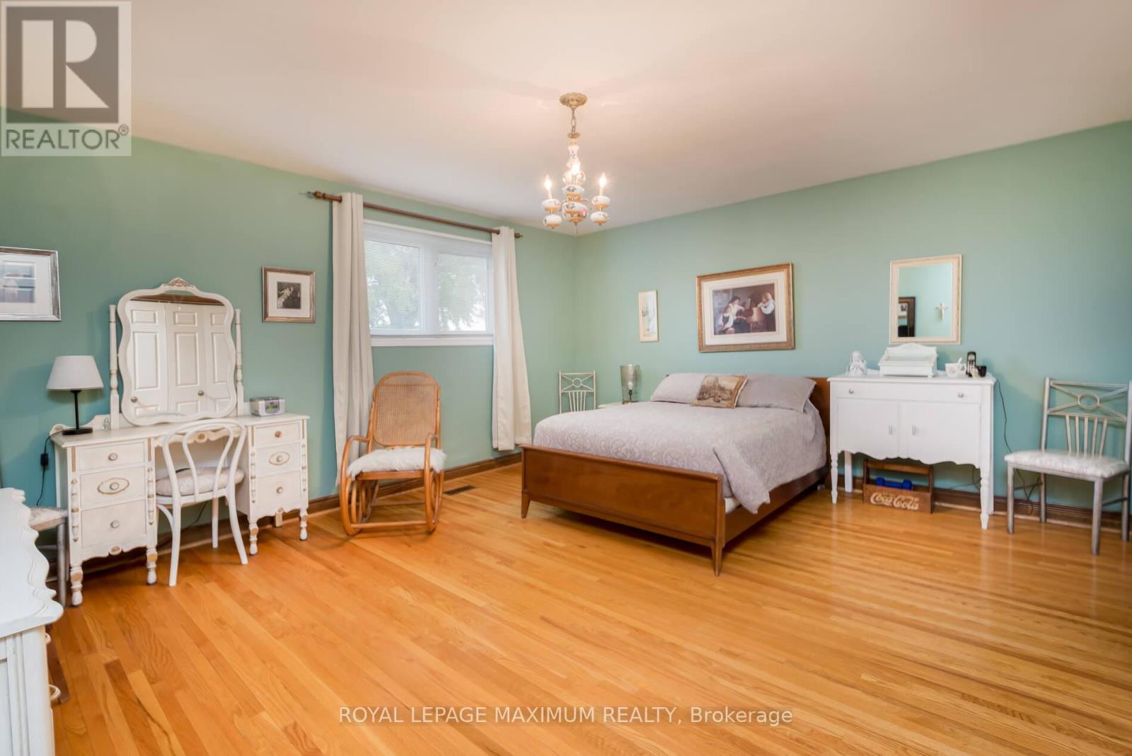 119 Glen Long Avenue, Toronto, Ontario  M6B 2M4 - Photo 24 - W12476922