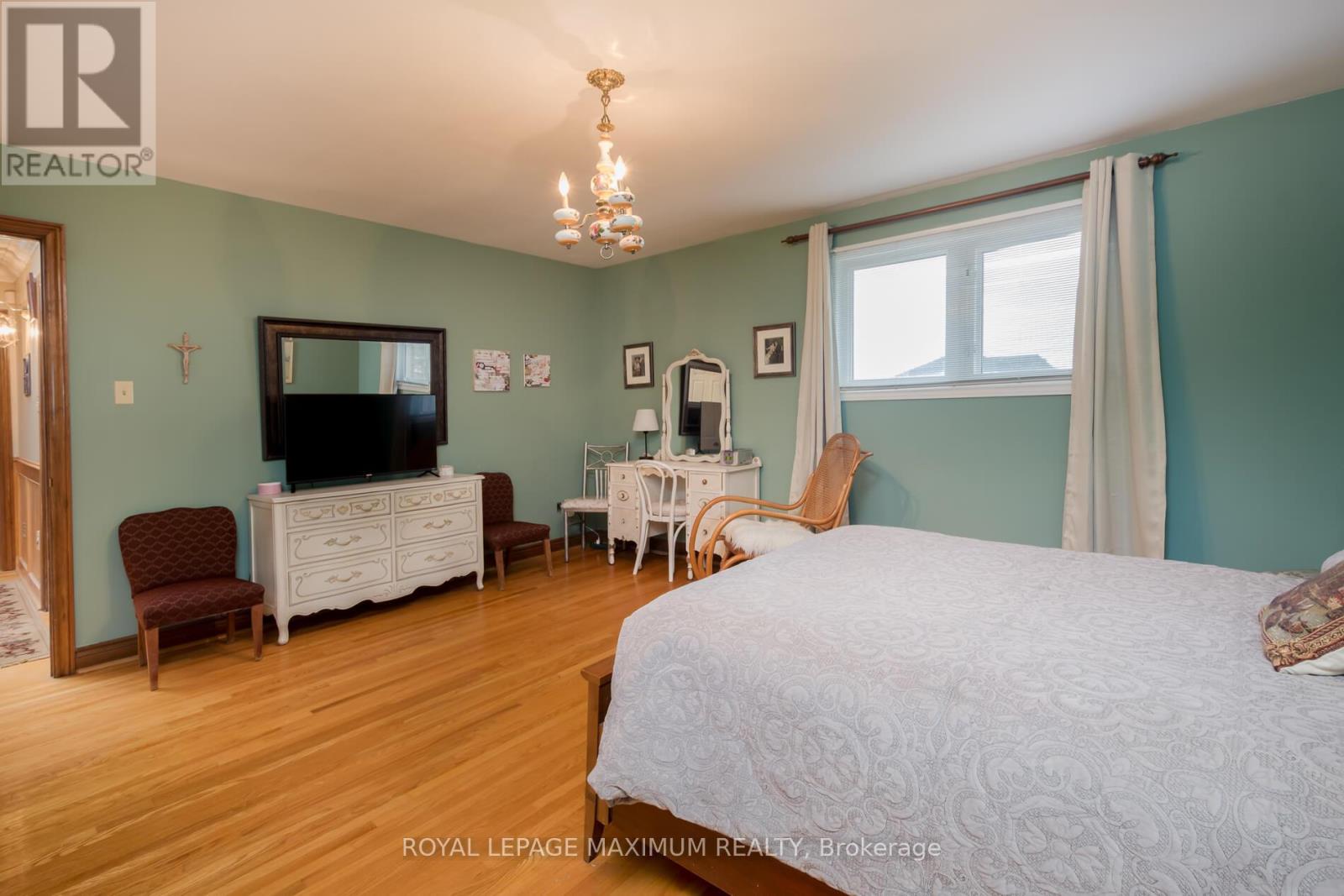 119 Glen Long Avenue, Toronto, Ontario  M6B 2M4 - Photo 25 - W12476922