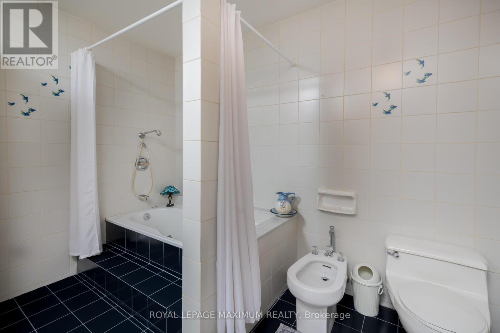 119 Glen Long Avenue, Toronto, Ontario  M6B 2M4 - Photo 27 - W12476922