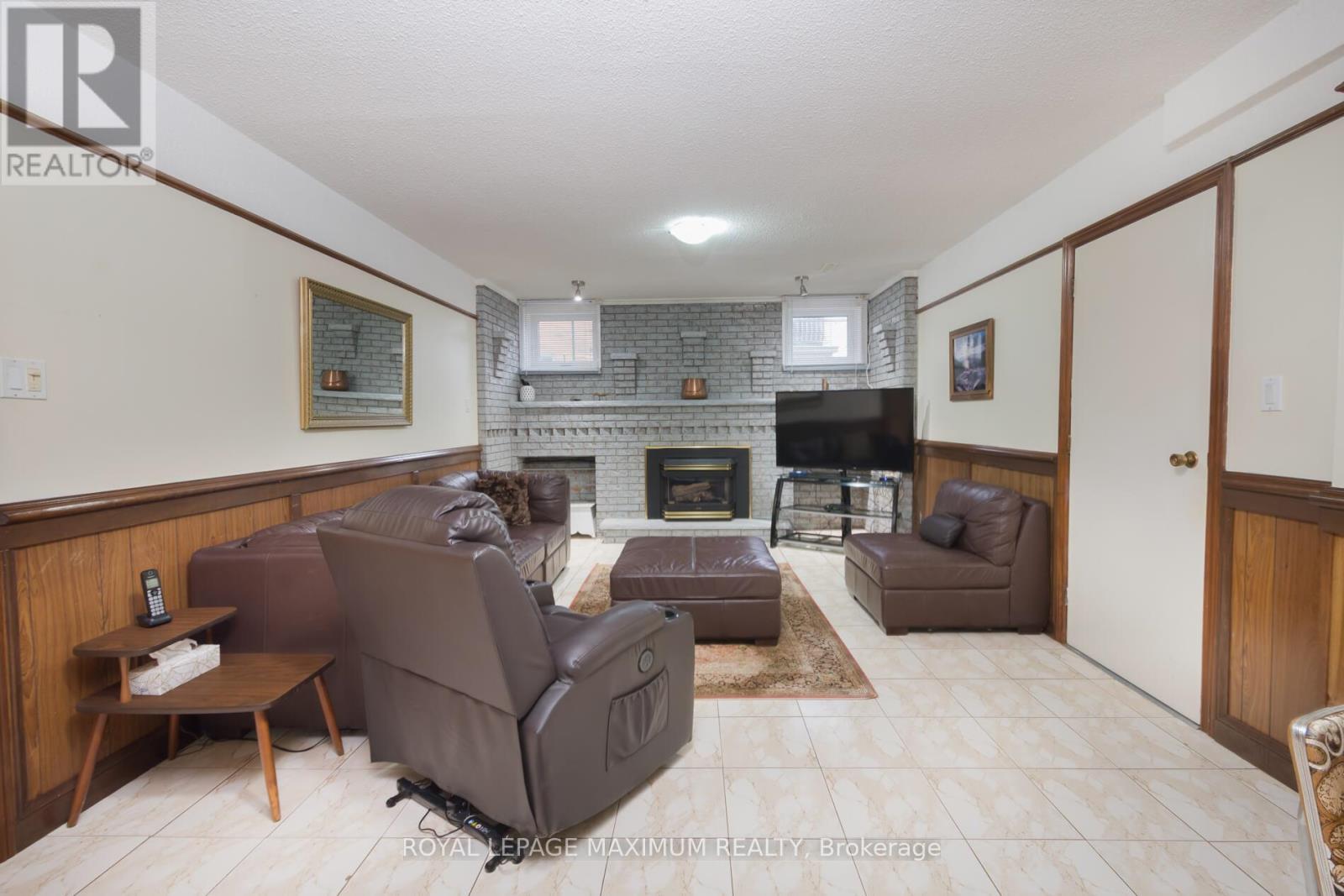 119 Glen Long Avenue, Toronto, Ontario  M6B 2M4 - Photo 33 - W12476922