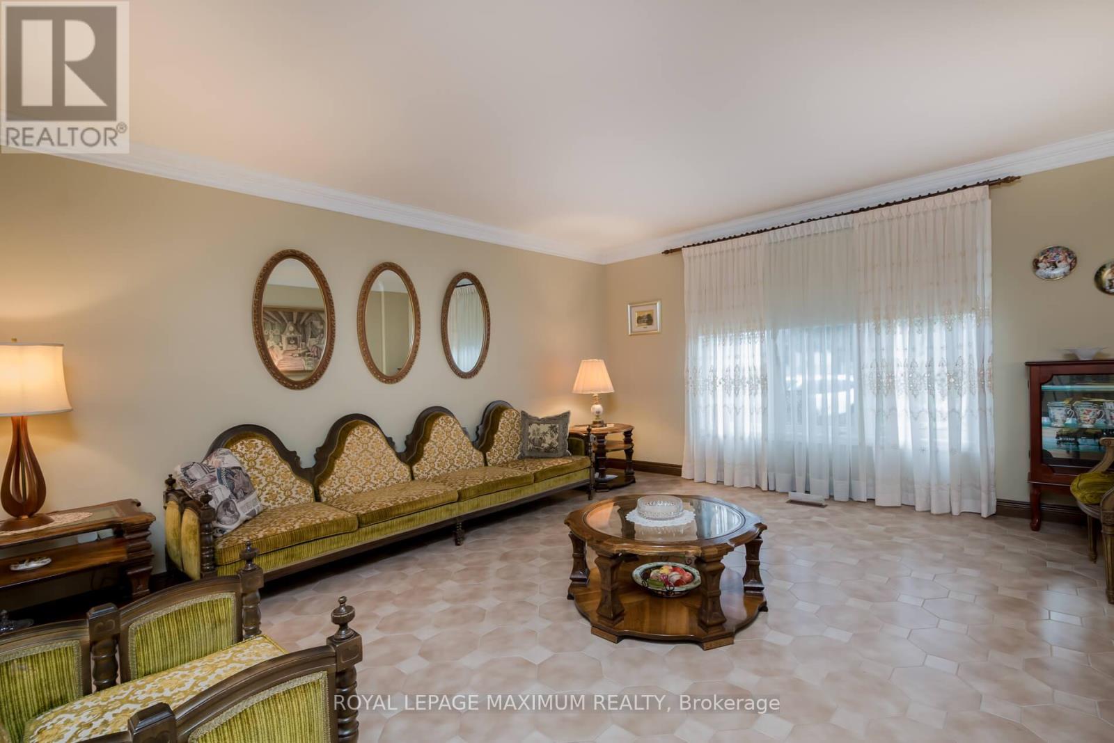 119 Glen Long Avenue, Toronto, Ontario  M6B 2M4 - Photo 5 - W12476922