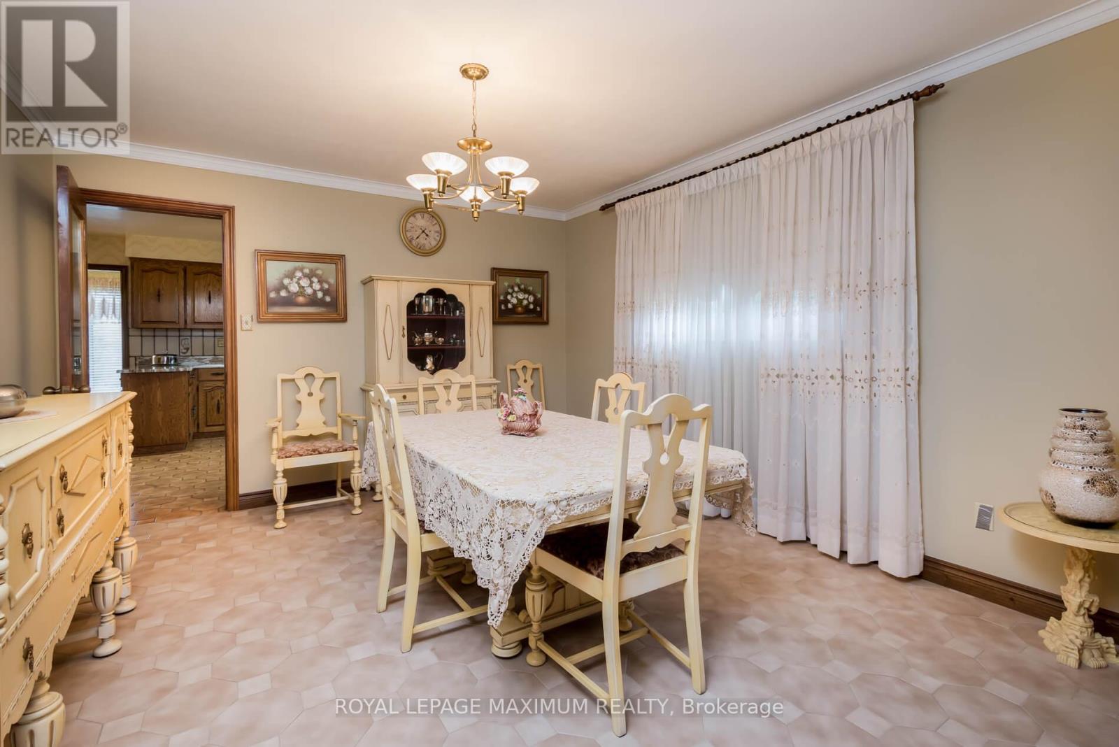 119 Glen Long Avenue, Toronto, Ontario  M6B 2M4 - Photo 8 - W12476922