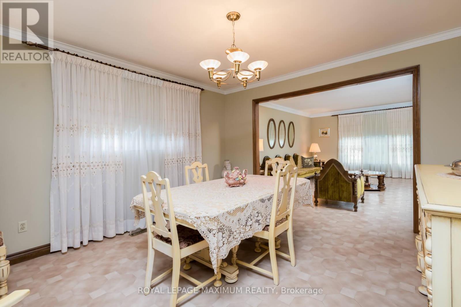 119 Glen Long Avenue, Toronto, Ontario  M6B 2M4 - Photo 9 - W12476922