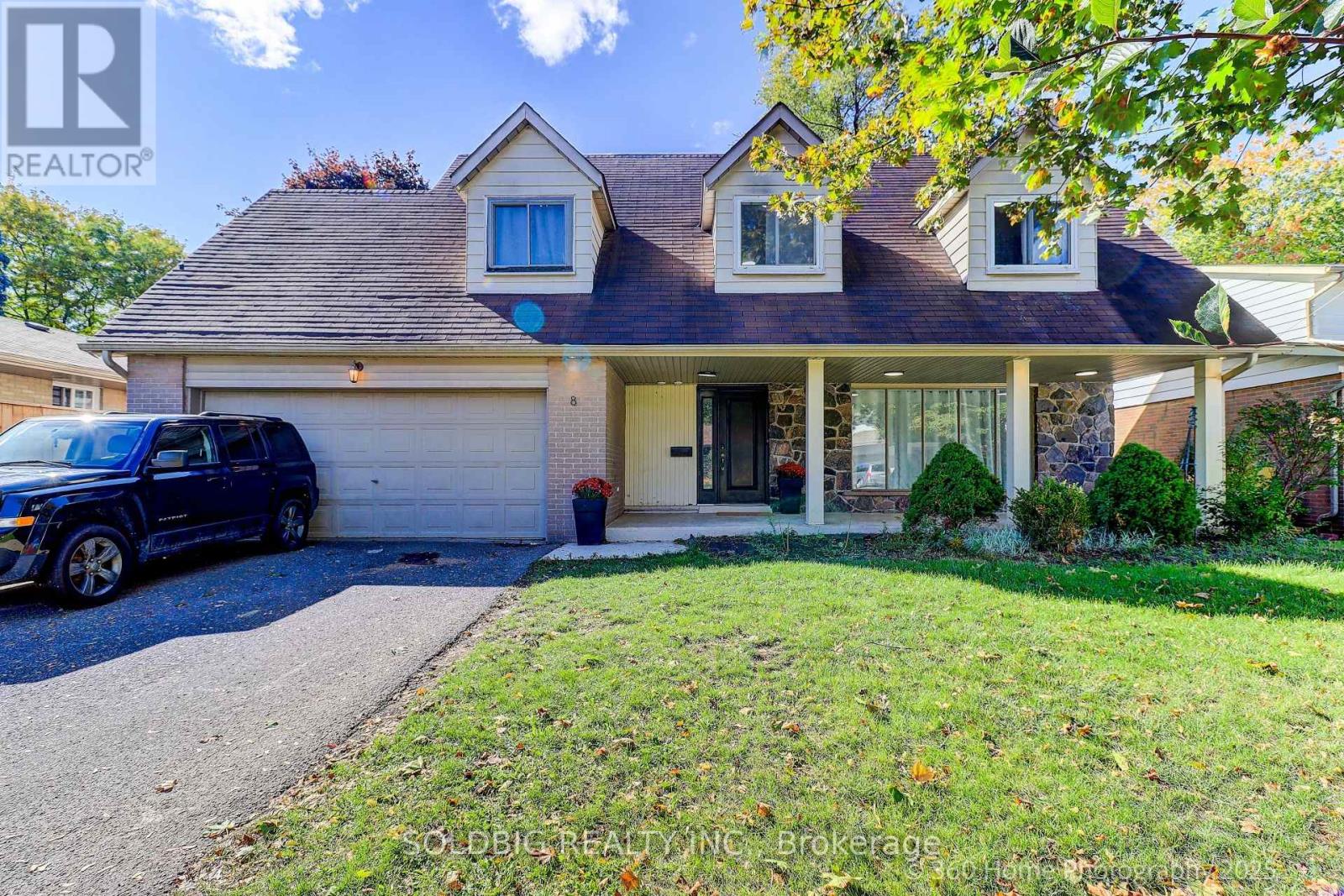 8 HASLEMERE AVENUE, Brampton, Ontario