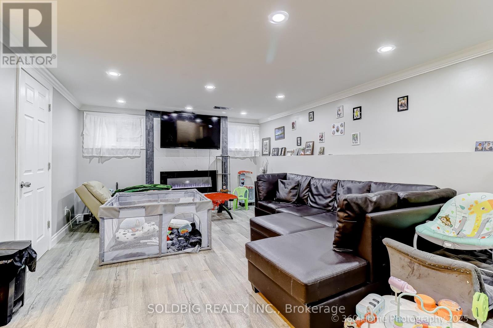 8 Haslemere Avenue, Brampton, Ontario  L6W 2X4 - Photo 13 - W12476928