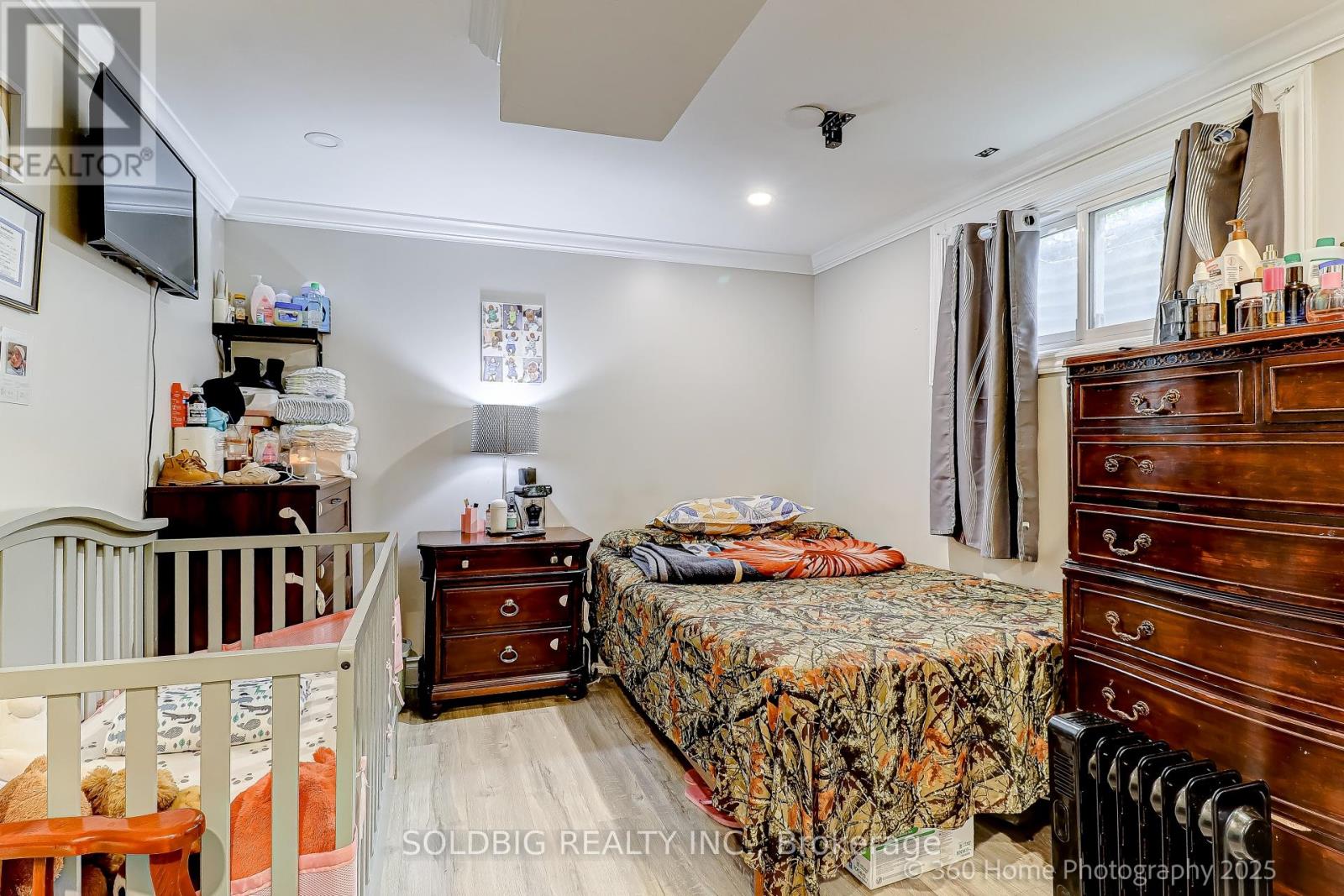 8 Haslemere Avenue, Brampton, Ontario  L6W 2X4 - Photo 16 - W12476928