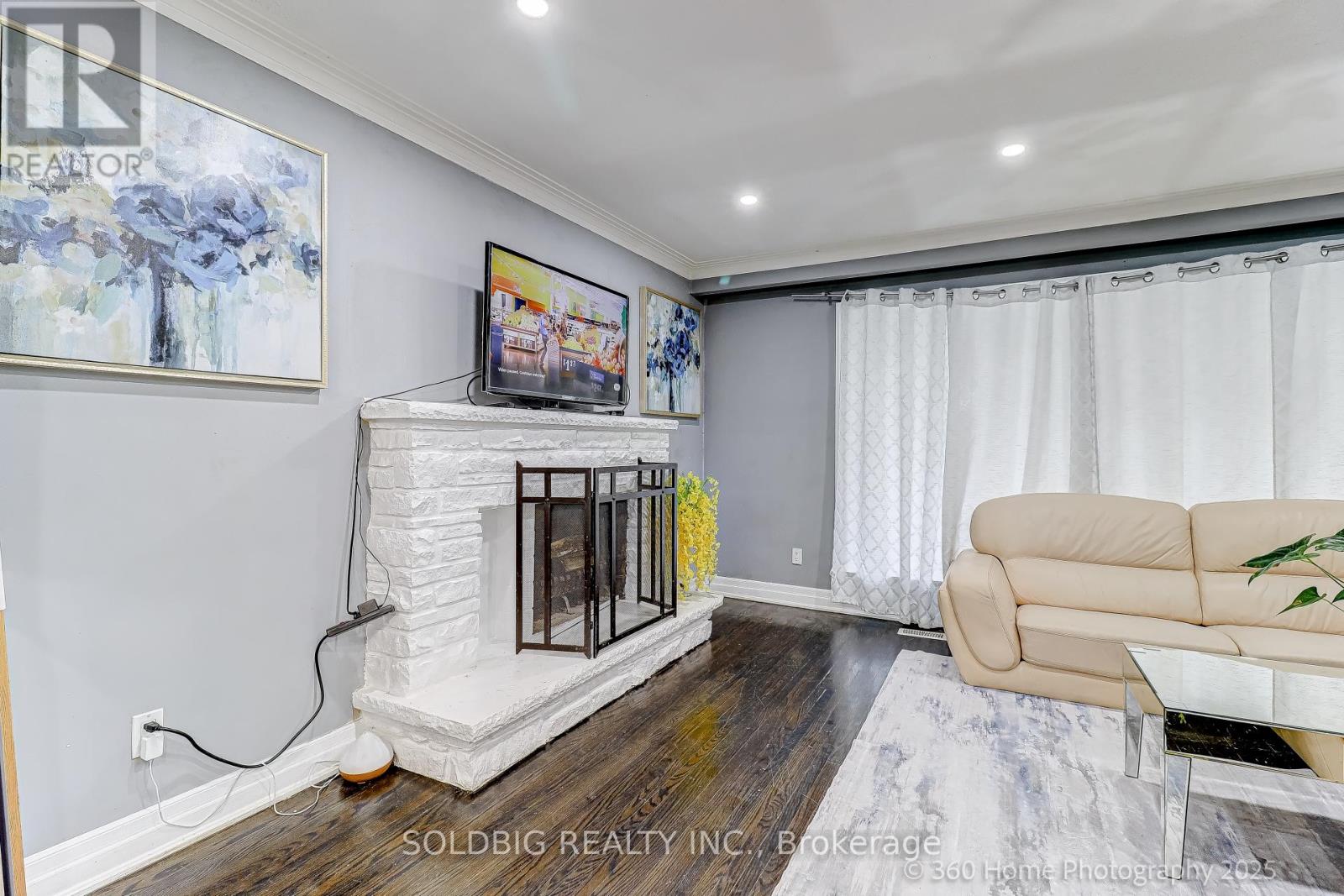 8 Haslemere Avenue, Brampton, Ontario  L6W 2X4 - Photo 19 - W12476928