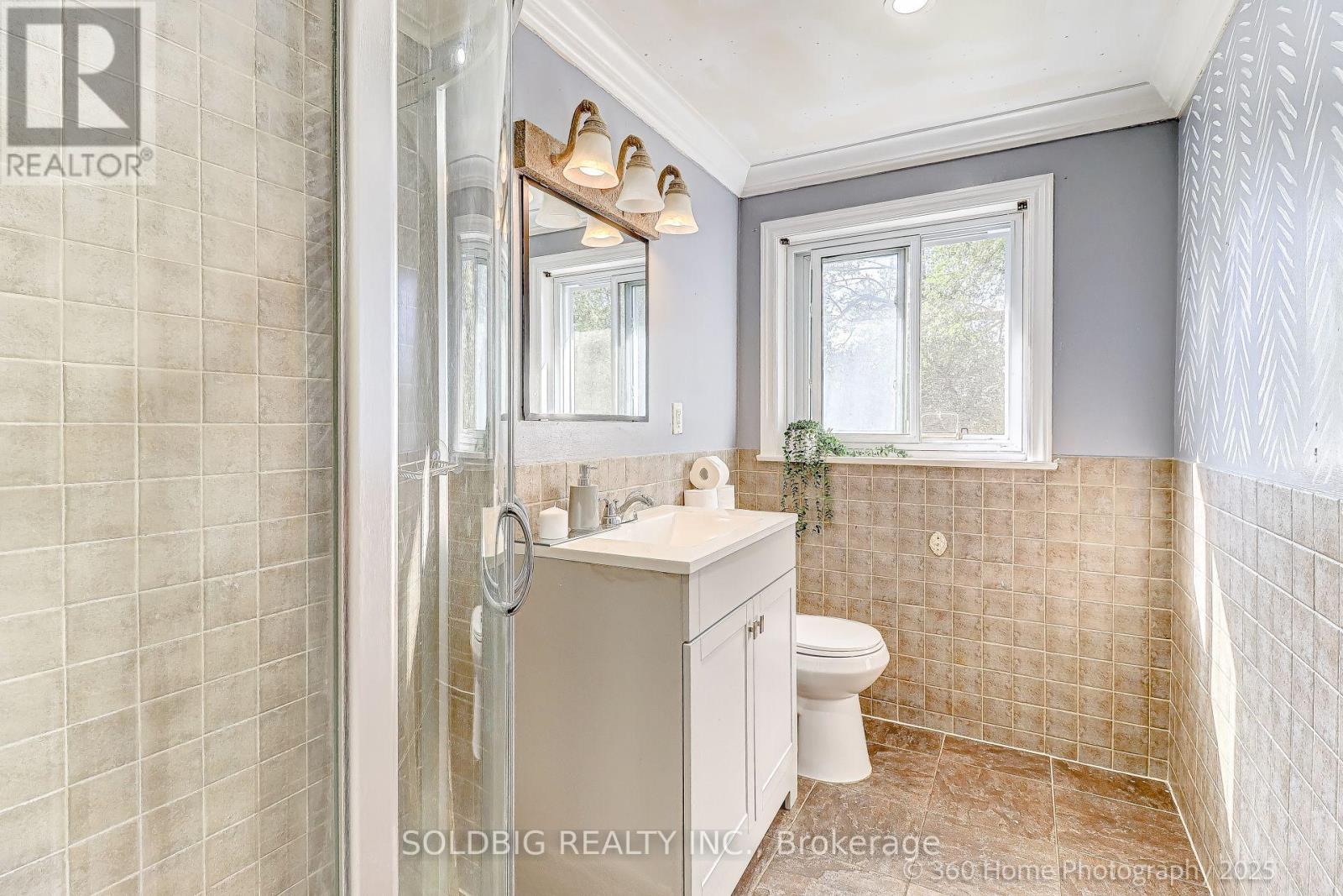 8 Haslemere Avenue, Brampton, Ontario  L6W 2X4 - Photo 32 - W12476928