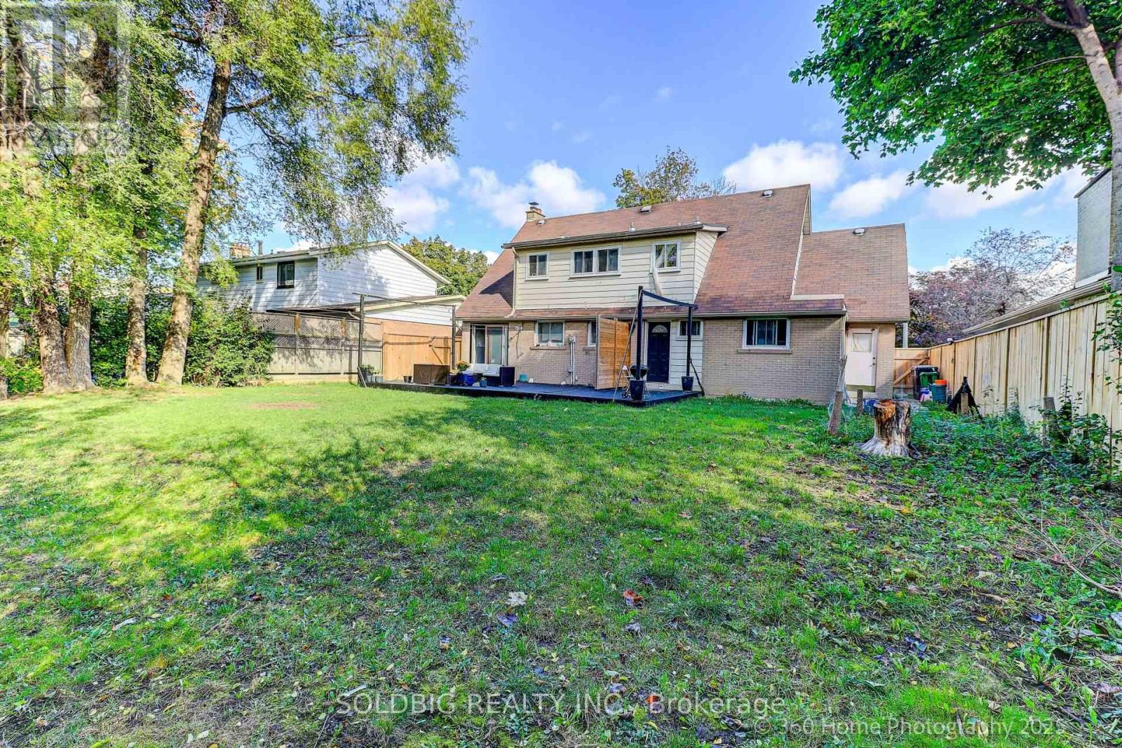 8 Haslemere Avenue, Brampton, Ontario  L6W 2X4 - Photo 42 - W12476928