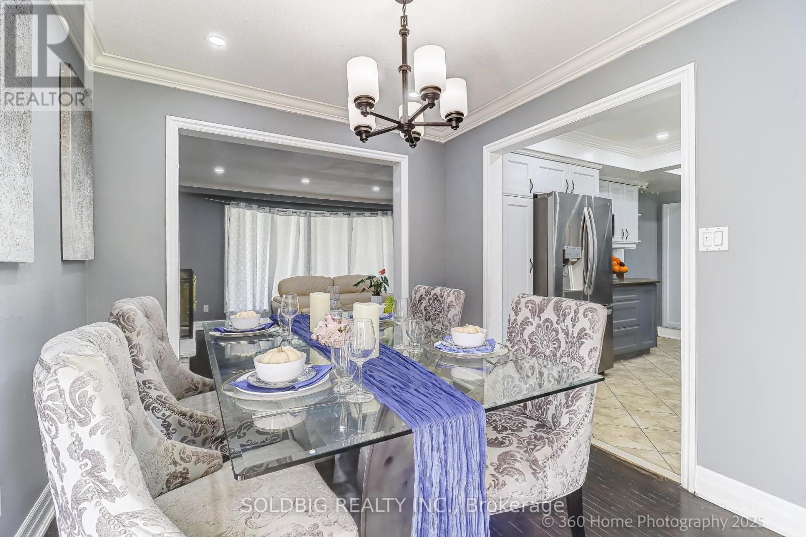8 Haslemere Avenue, Brampton, Ontario  L6W 2X4 - Photo 7 - W12476928