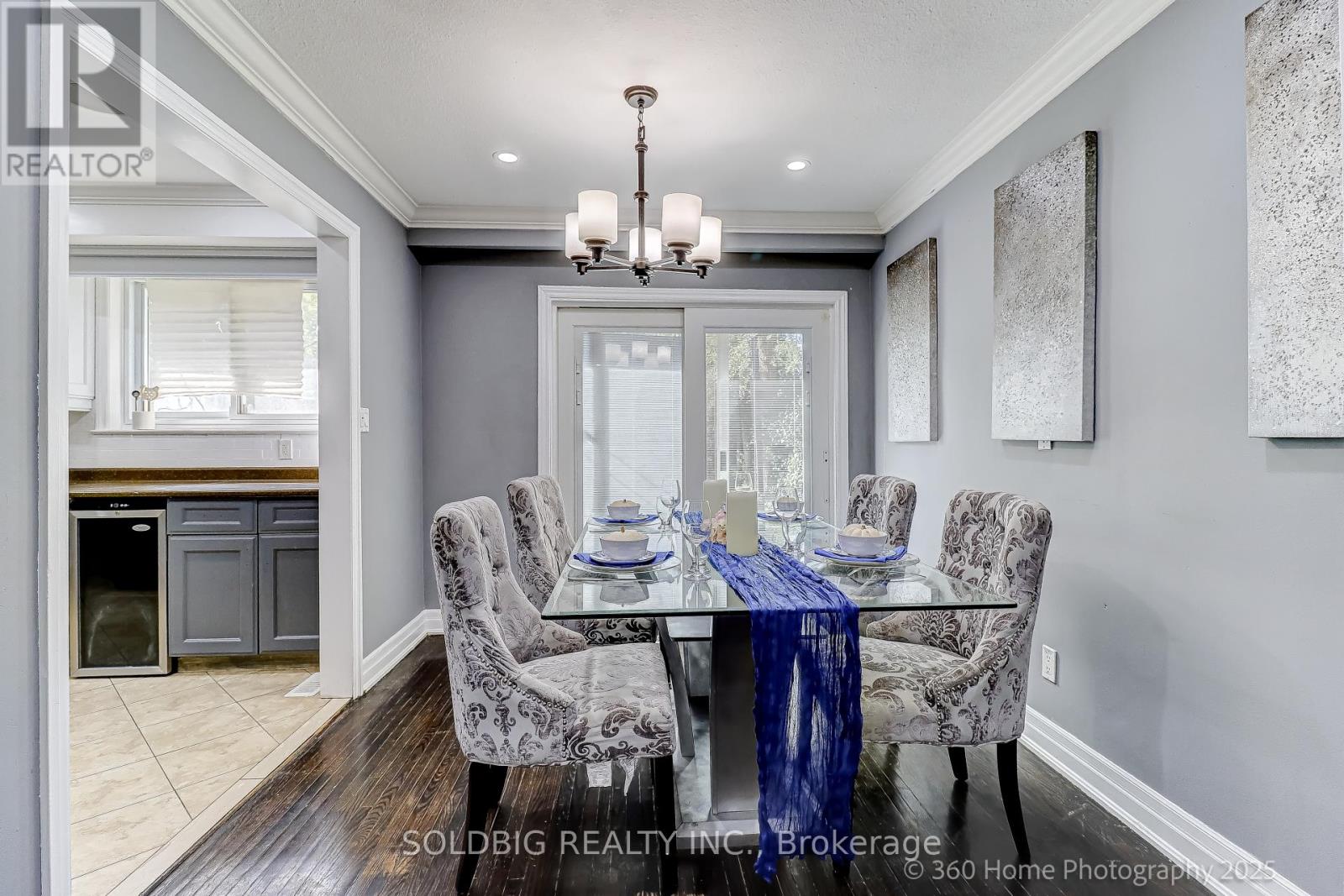 8 Haslemere Avenue, Brampton, Ontario  L6W 2X4 - Photo 8 - W12476928