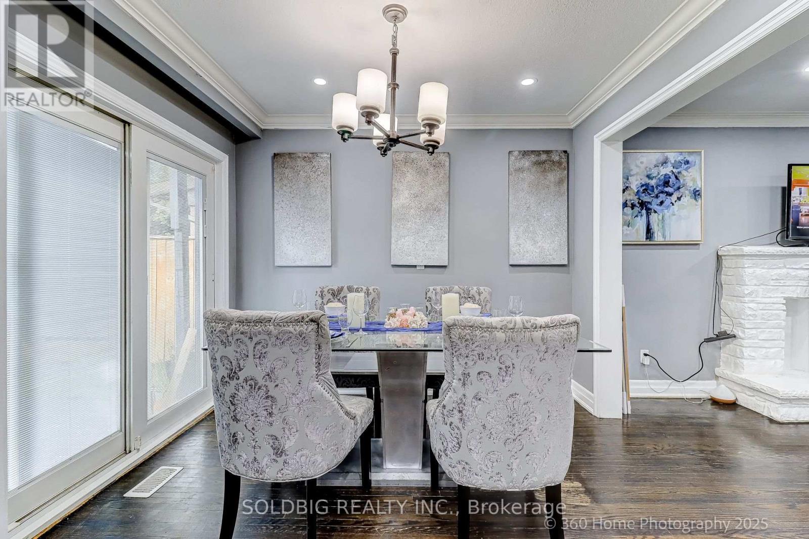 8 Haslemere Avenue, Brampton, Ontario  L6W 2X4 - Photo 9 - W12476928
