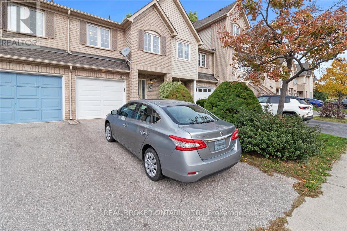 2069 Glenhampton Road, Oakville, Ontario  L6M 3W9 - Photo 3 - W12476934