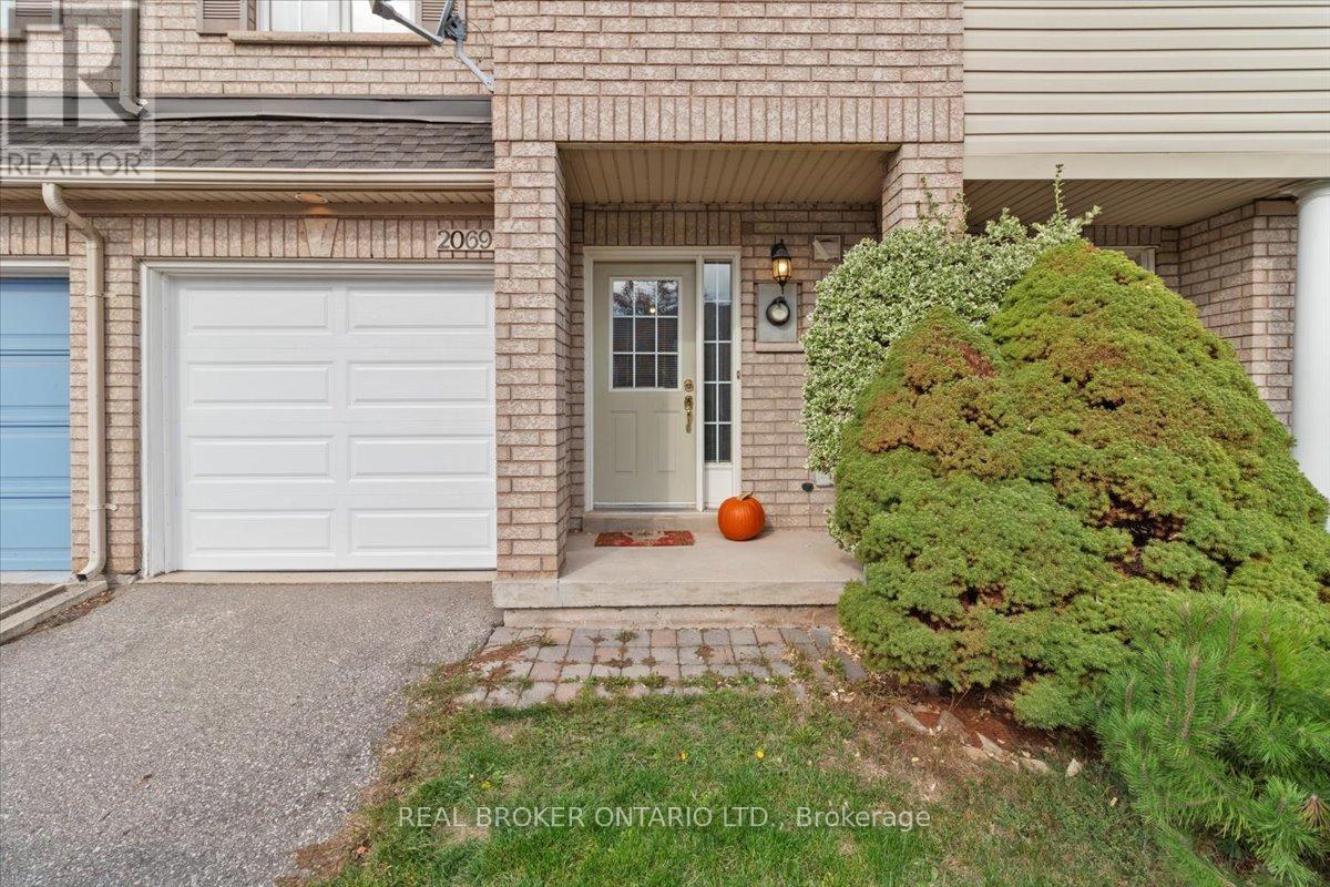 2069 Glenhampton Road, Oakville, Ontario  L6M 3W9 - Photo 5 - W12476934