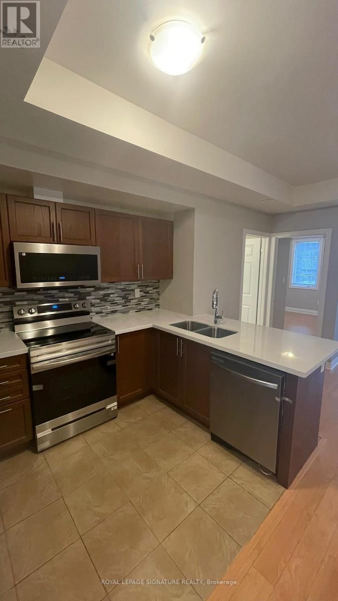32-02 - 2420 Baronwood Drive, Oakville, Ontario  L6M 0J7 - Photo 3 - W12476946
