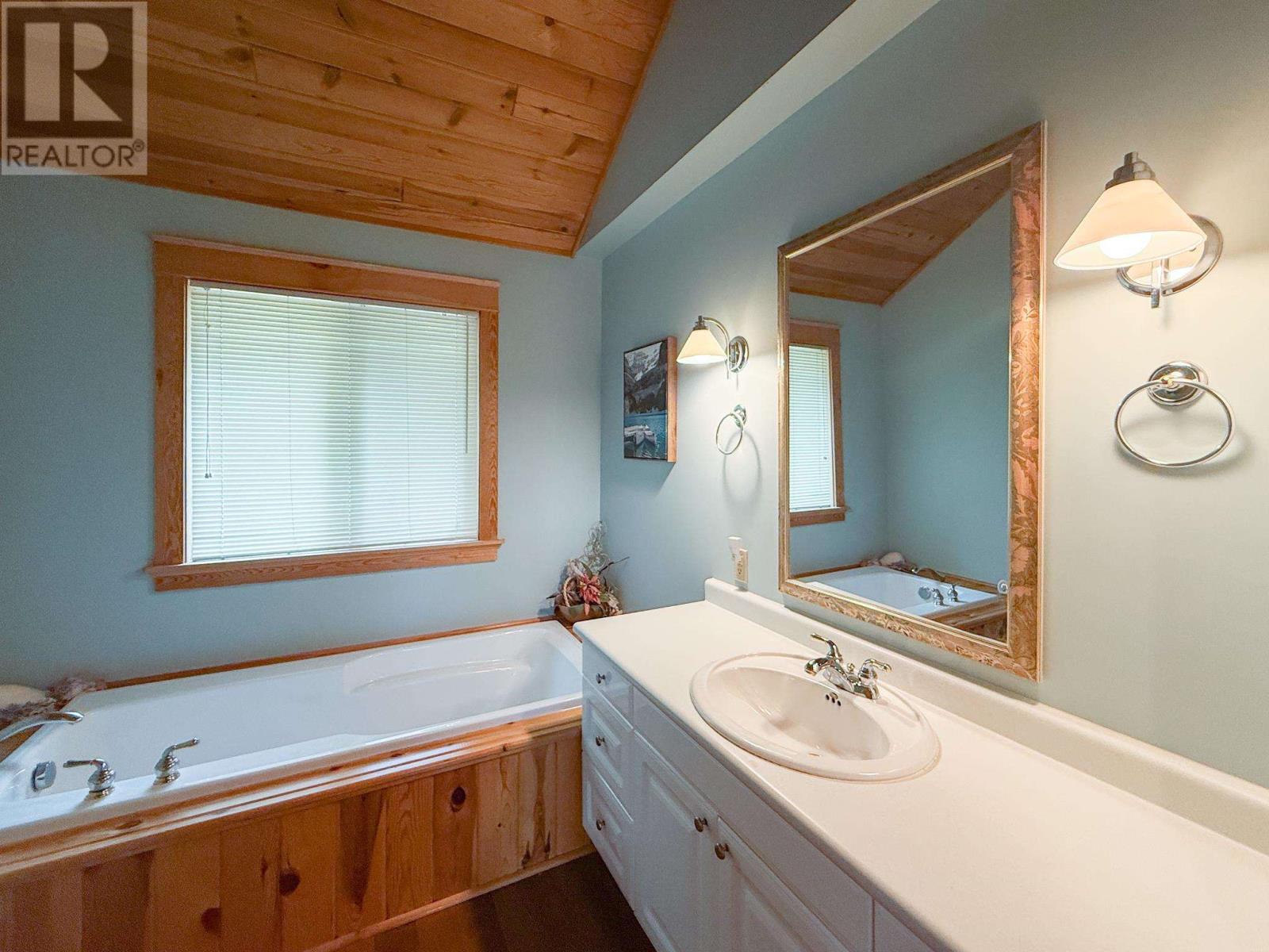2-35 Poplar Bay, Kenora, Ontario  P0X 1C0 - Photo 16 - TB251747