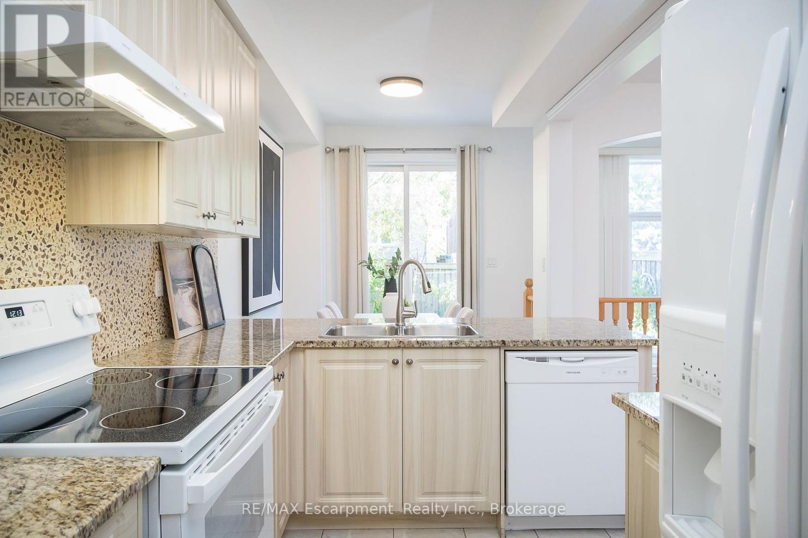 10 Cedarcrest Street, Caledon, Ontario  L7C 3P9 - Photo 17 - W12476983