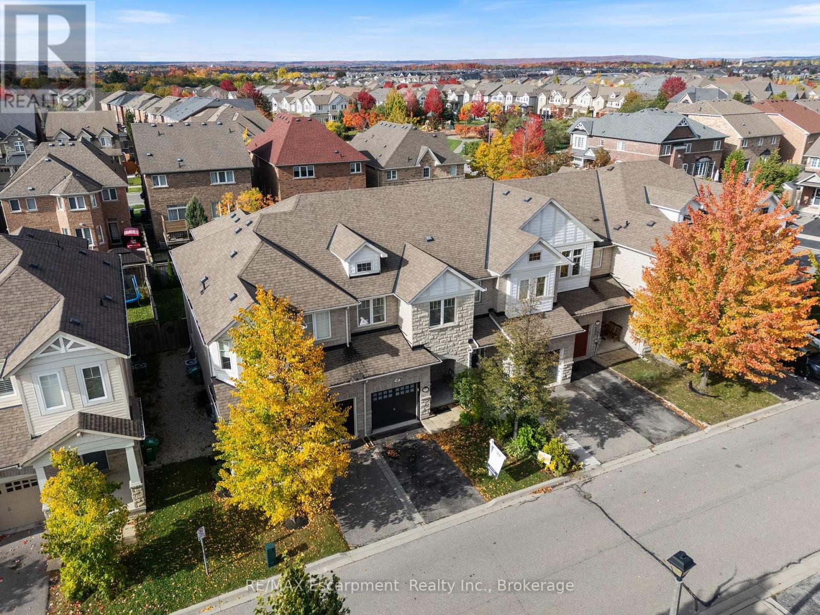 10 Cedarcrest Street, Caledon, Ontario  L7C 3P9 - Photo 2 - W12476983