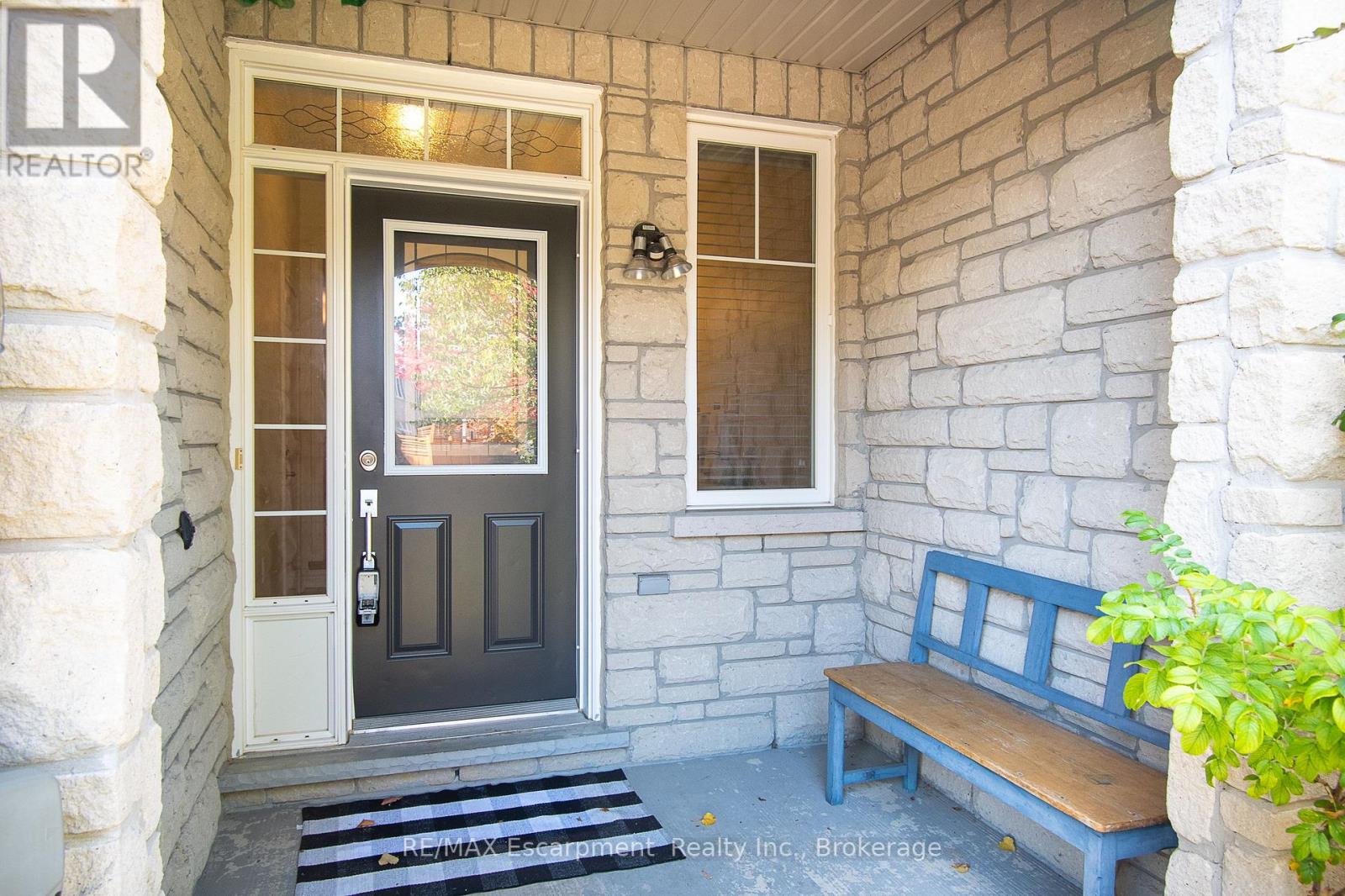 10 Cedarcrest Street, Caledon, Ontario  L7C 3P9 - Photo 3 - W12476983