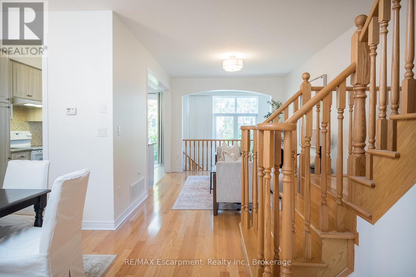 10 Cedarcrest Street, Caledon, Ontario  L7C 3P9 - Photo 5 - W12476983