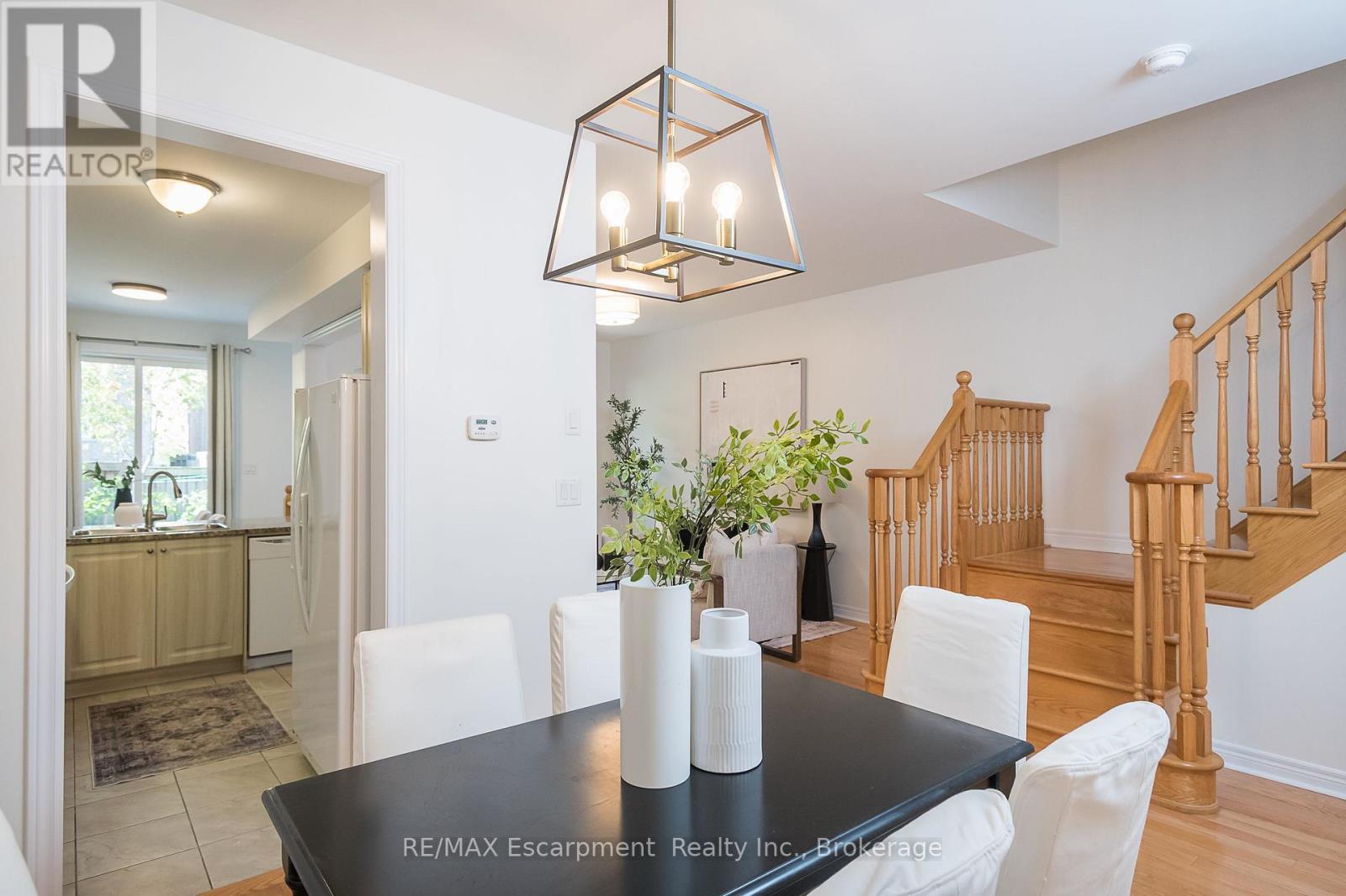 10 Cedarcrest Street, Caledon, Ontario  L7C 3P9 - Photo 8 - W12476983