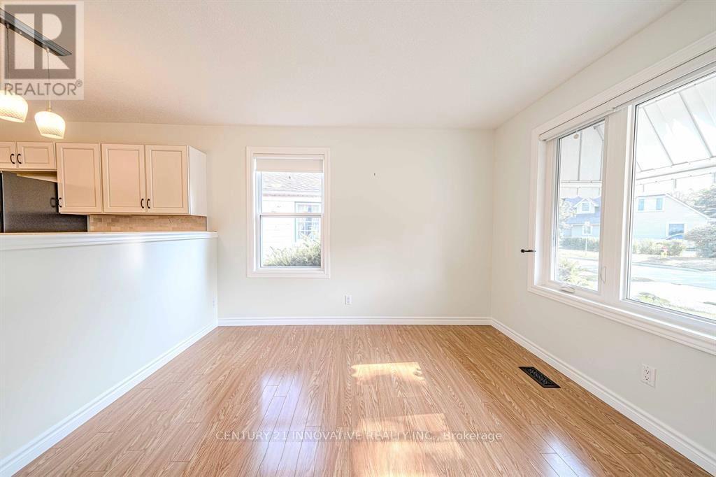 Main - 70 St Clair Avenue, Kitchener, Ontario  N2M 3Z4 - Photo 4 - X12476843