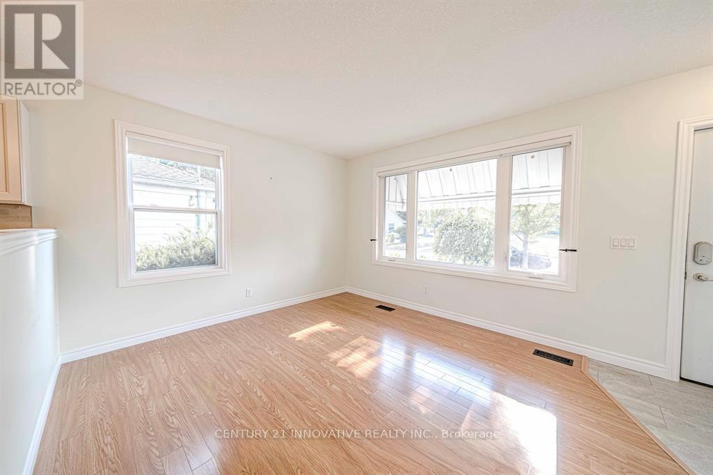 Main - 70 St Clair Avenue, Kitchener, Ontario  N2M 3Z4 - Photo 5 - X12476843
