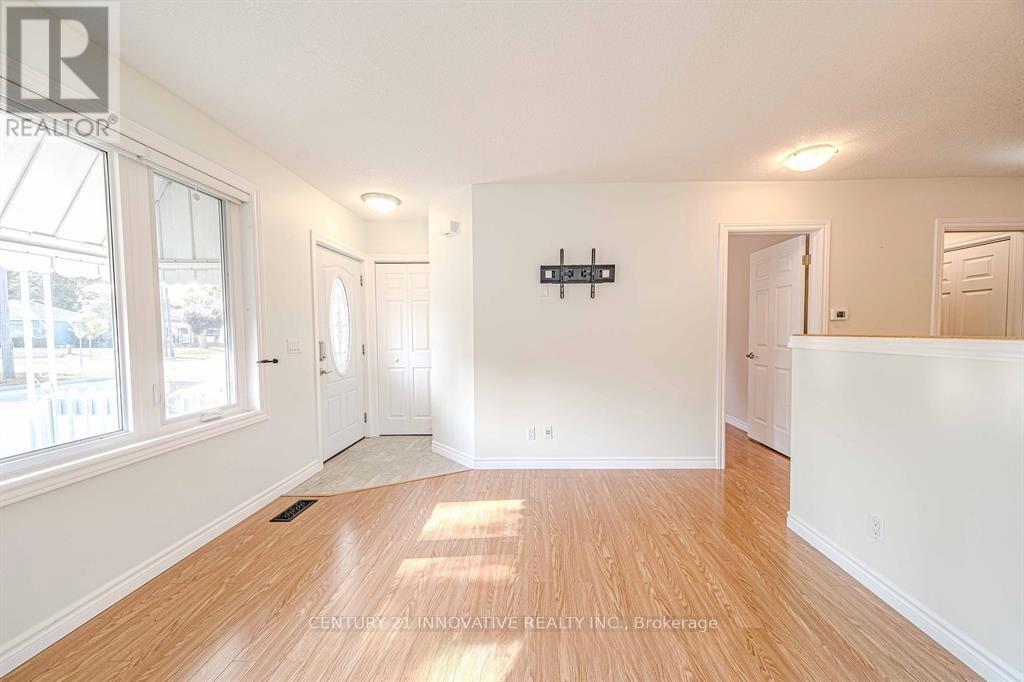 Main - 70 St Clair Avenue, Kitchener, Ontario  N2M 3Z4 - Photo 7 - X12476843