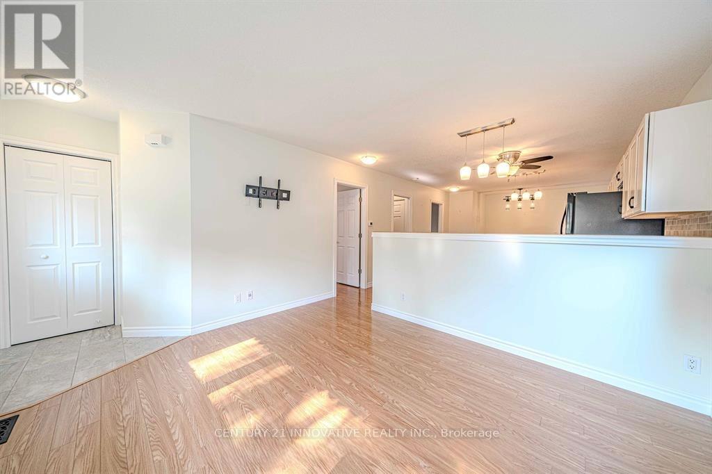 Main - 70 St Clair Avenue, Kitchener, Ontario  N2M 3Z4 - Photo 8 - X12476843